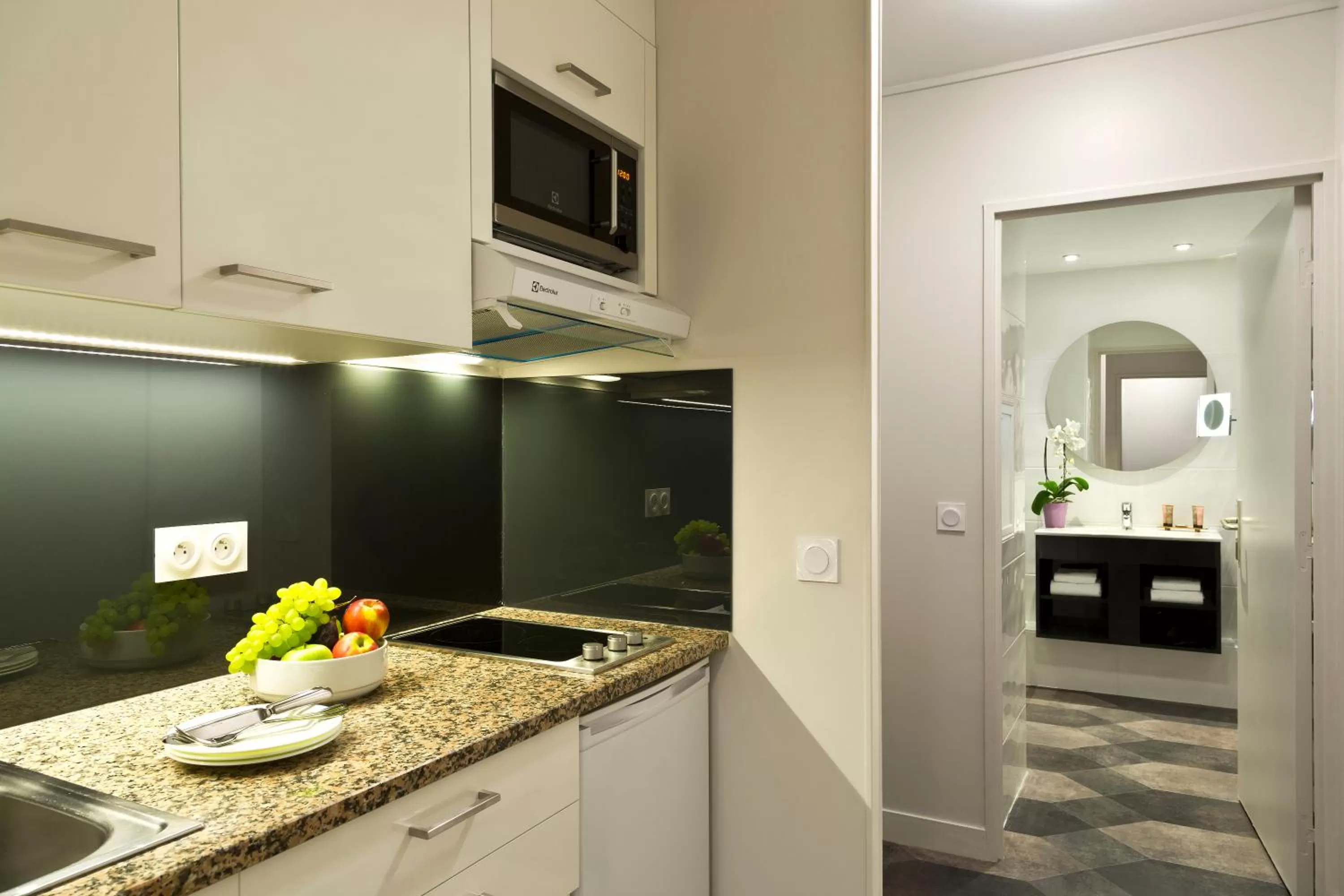 Bathroom in Citadines Trocadéro Paris