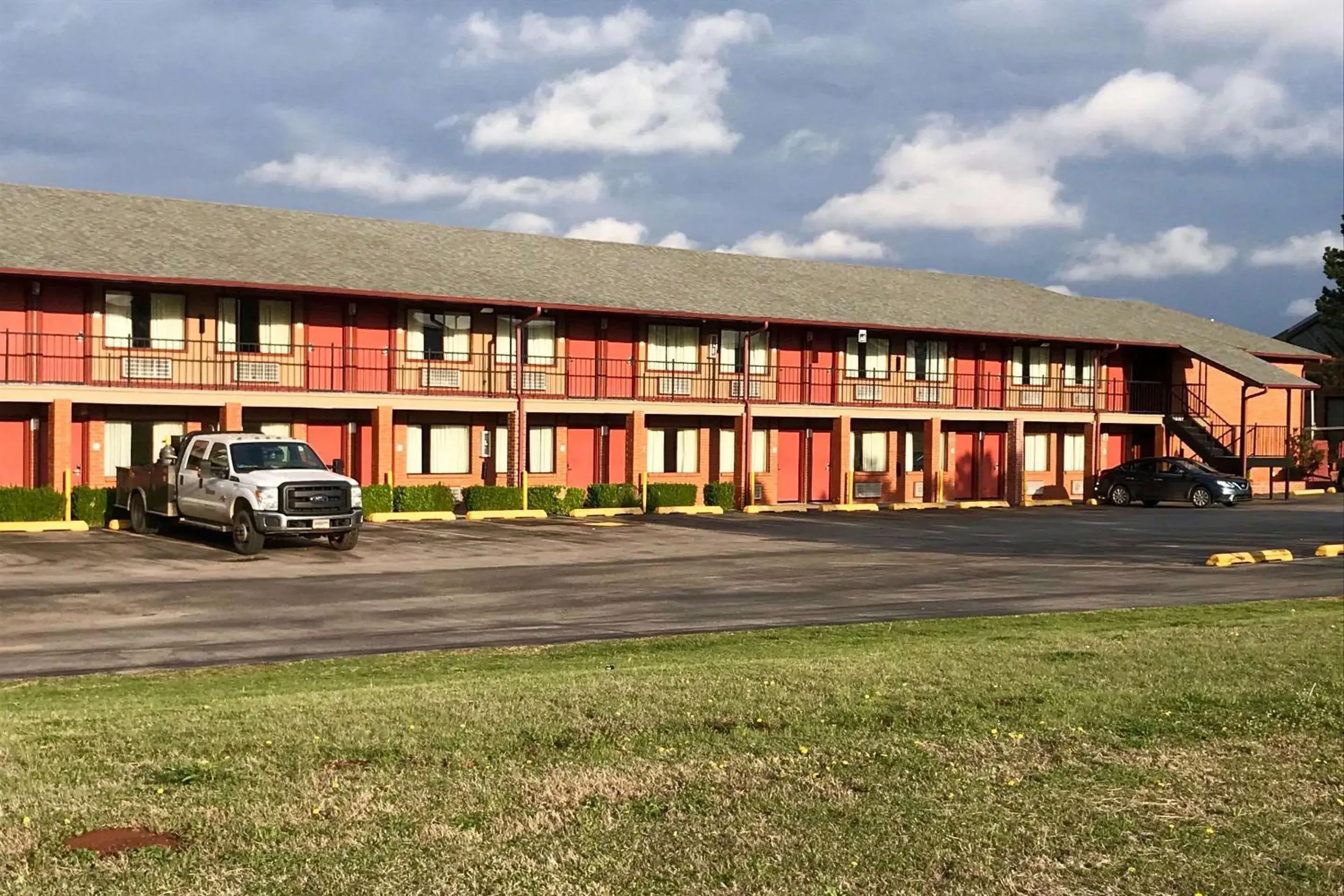 Property Building in Econo Lodge Purcell