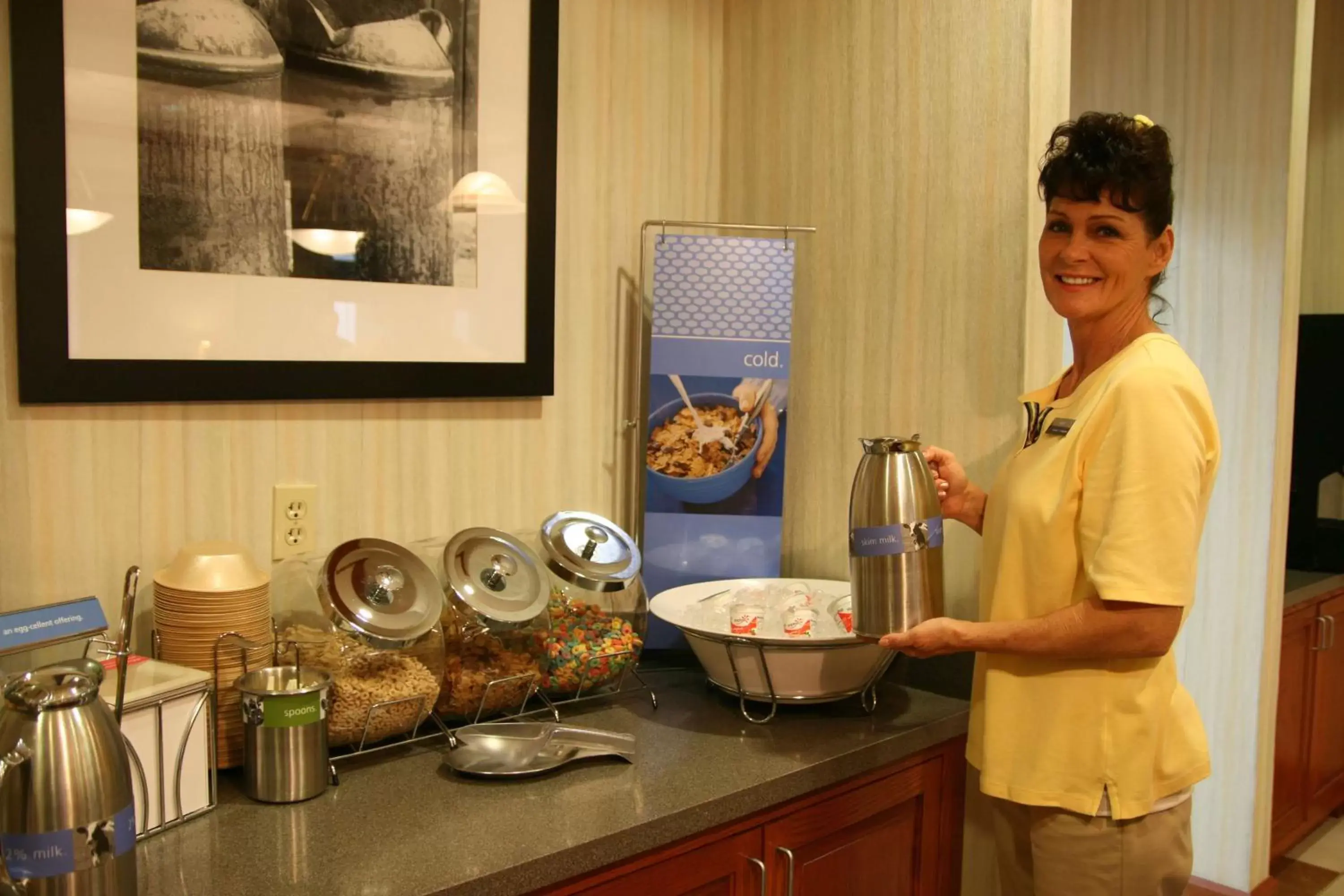 Dining area in Hampton Inn Lebanon