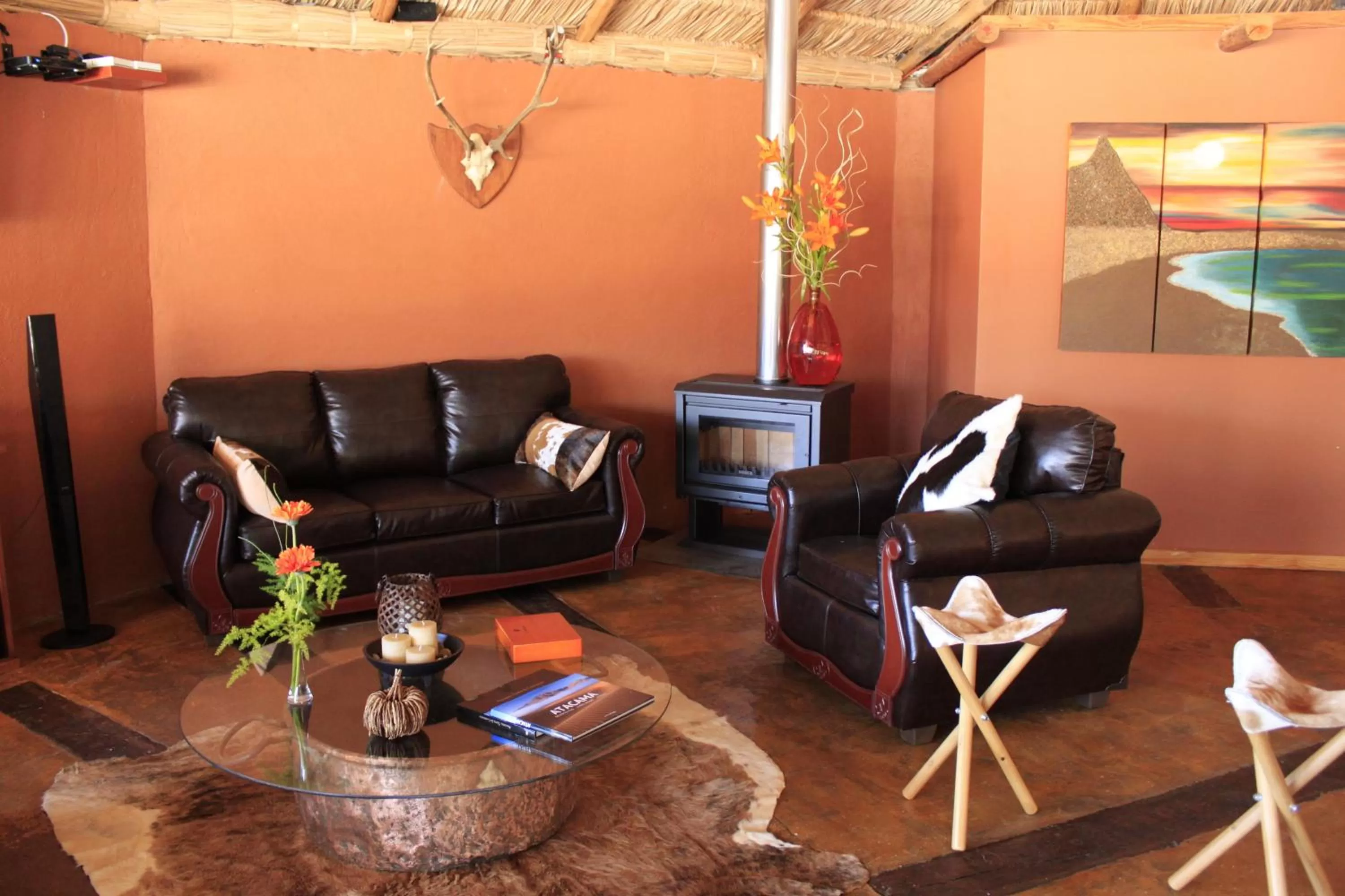 Communal lounge/ TV room in Hotel El Bramador