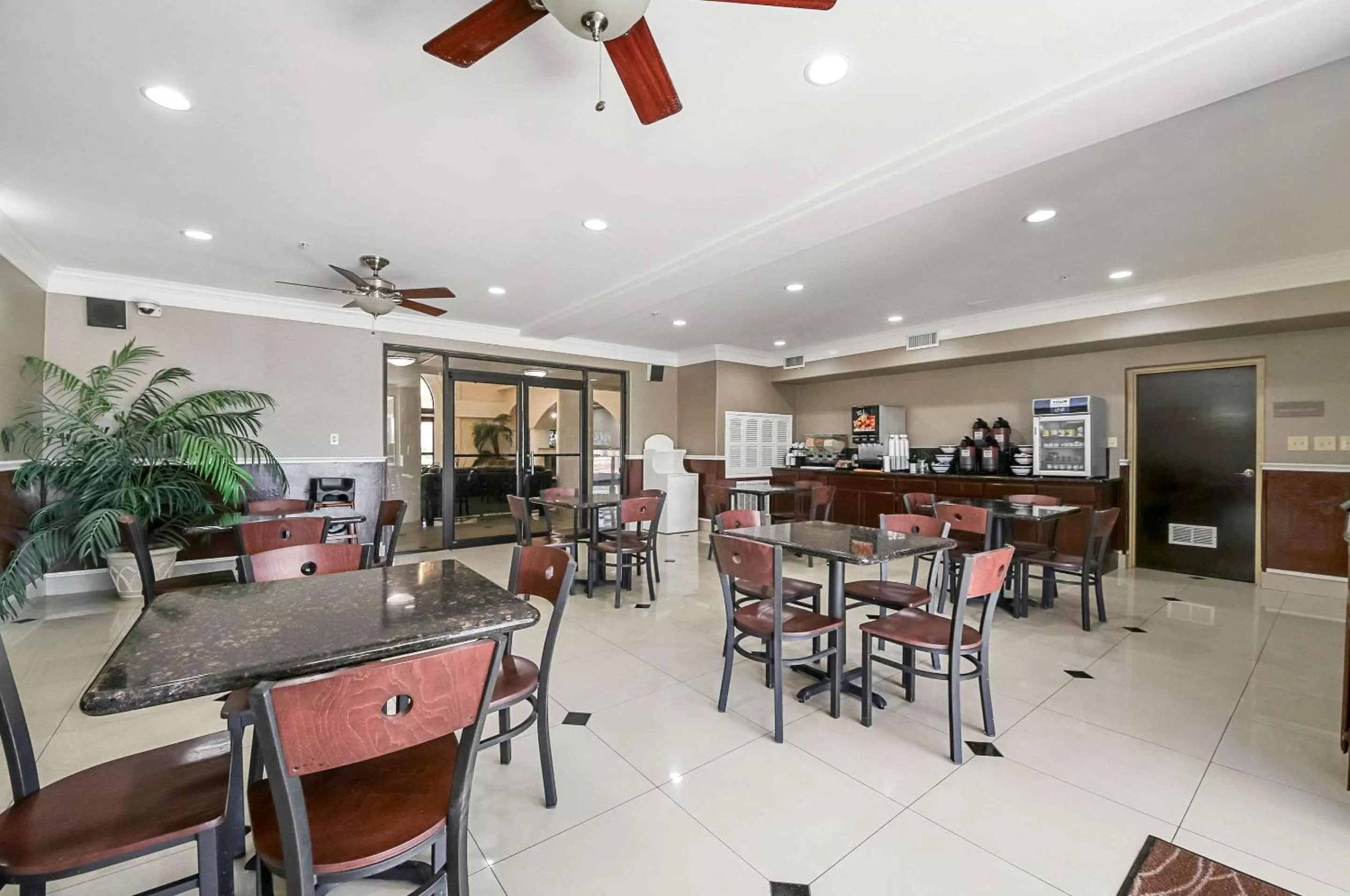 Restaurant/places to eat in Quality Inn Kingsville Hwy 77