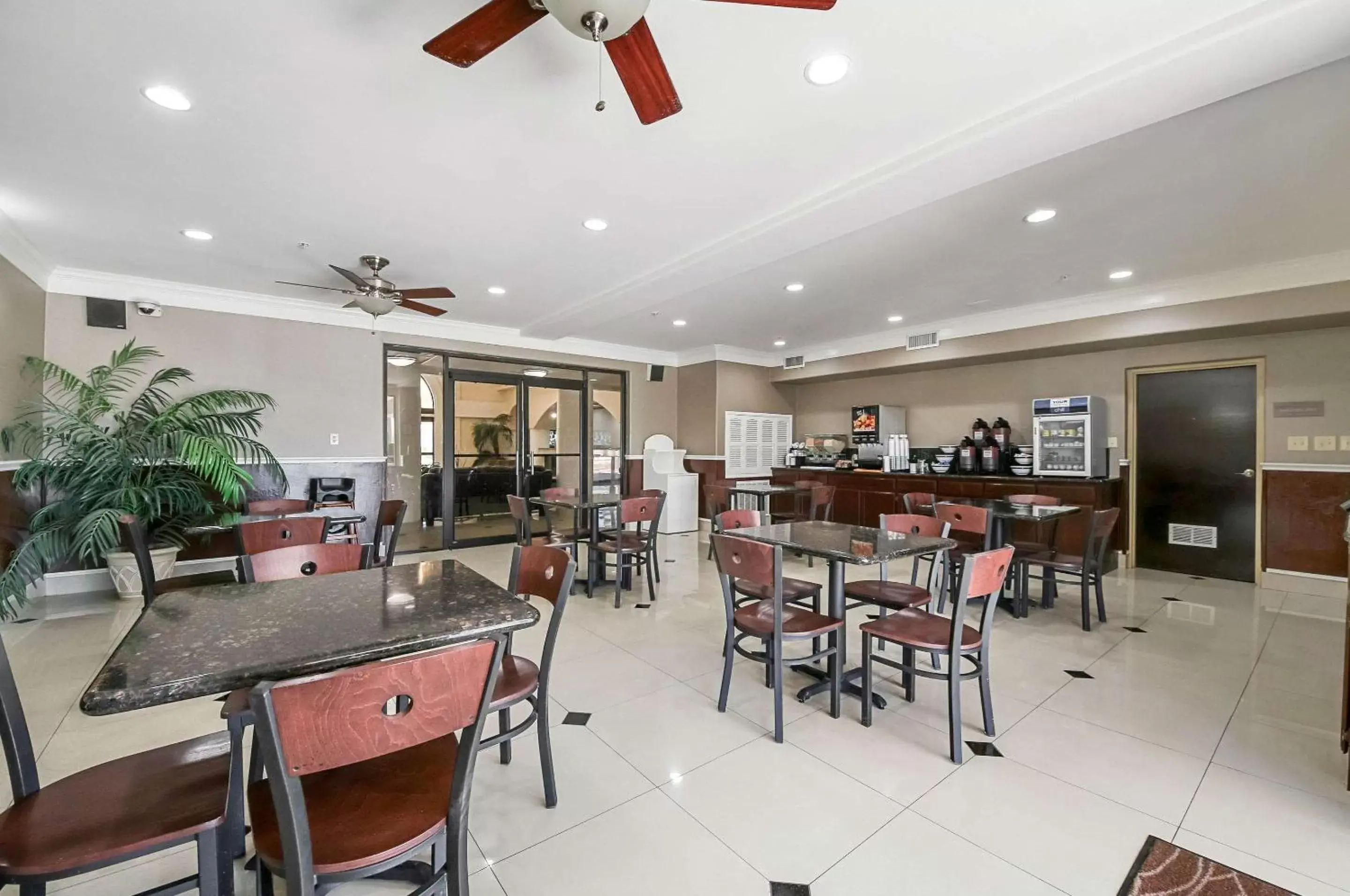 Restaurant/Places to Eat in Quality Inn Kingsville Hwy 77