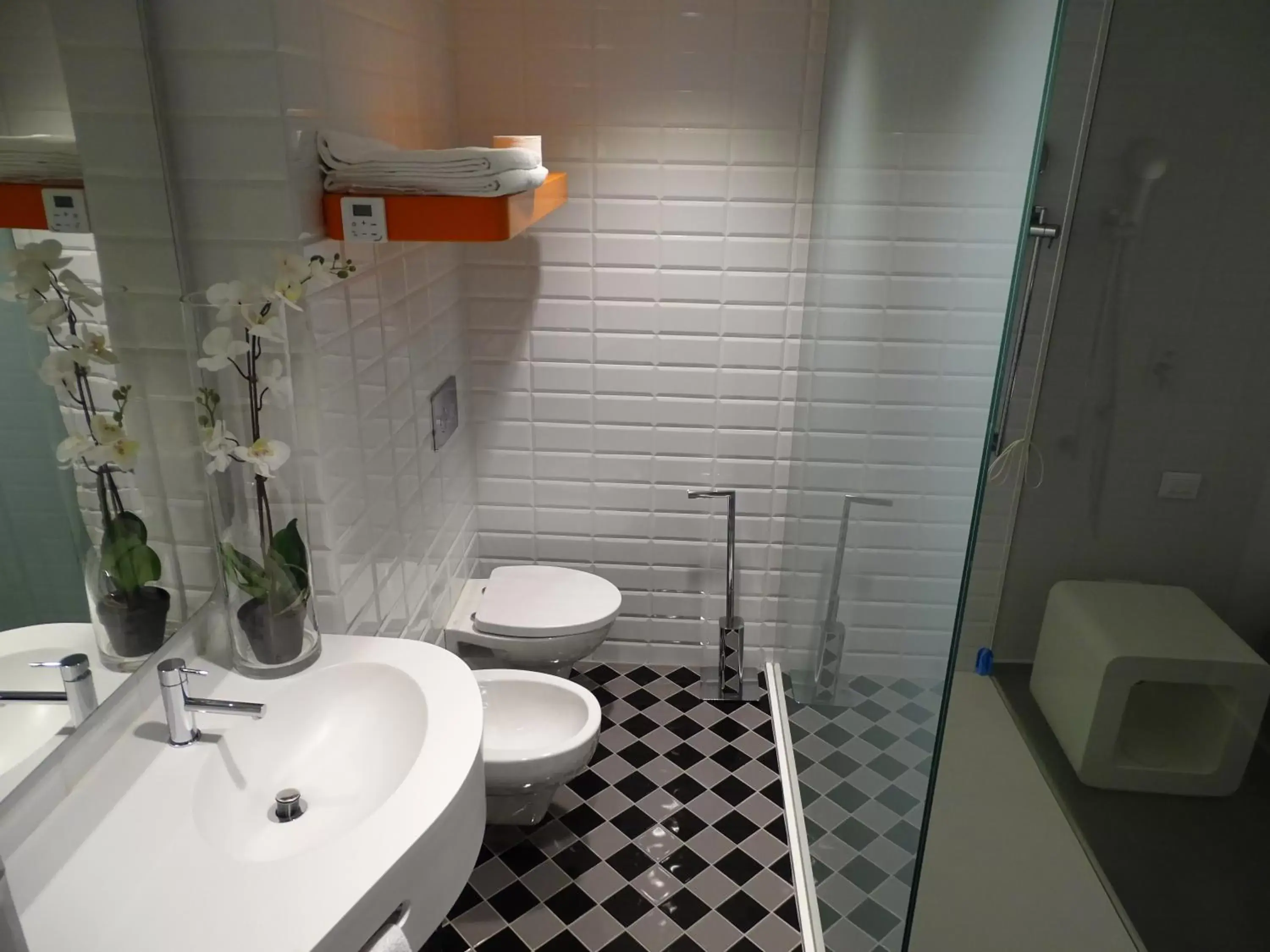 Bathroom in Green Hotel Motel