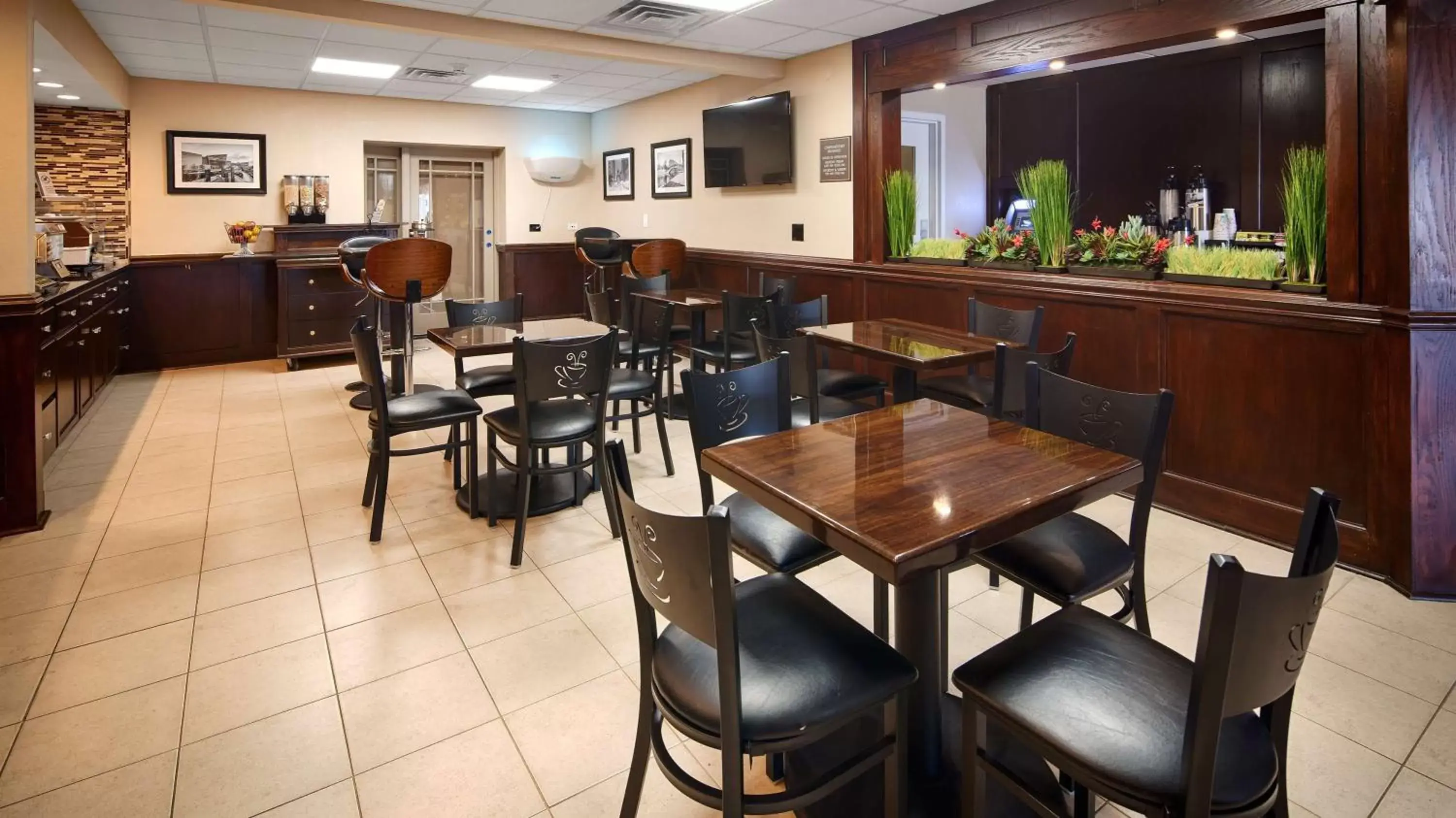 Breakfast, Restaurant/Places to Eat in Best Western Plus Crawfordsville Hotel