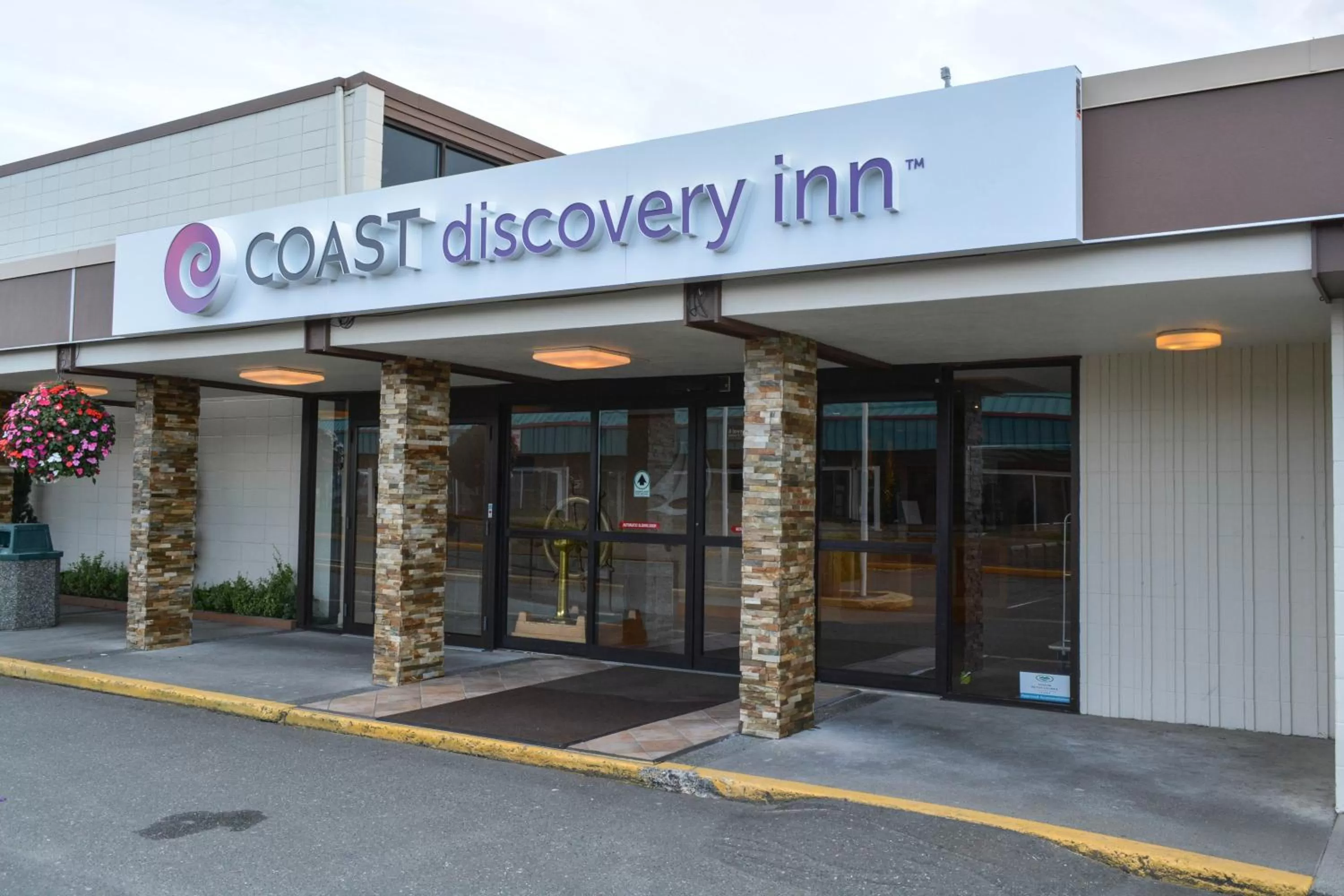 Facade/entrance in Coast Discovery Inn