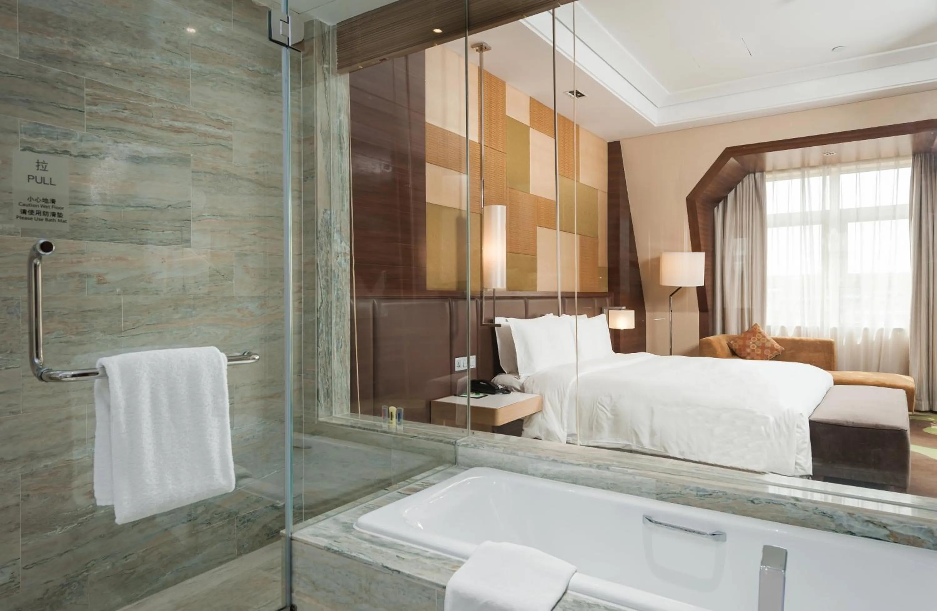 Photo of the whole room, Bed in Hai Tian Expo Hotel