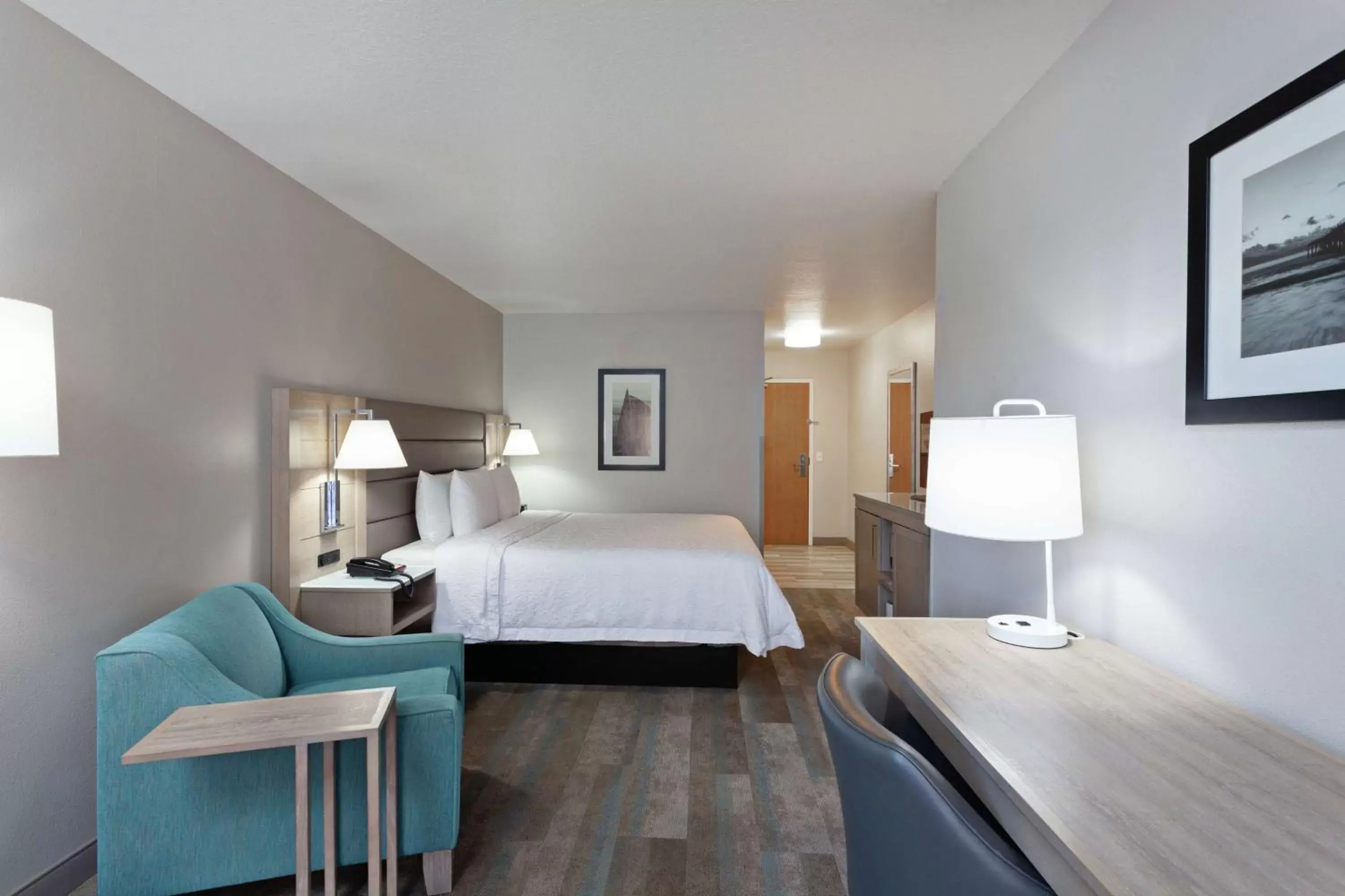 Bedroom, Bed in Hampton Inn & Suites Hermosa Beach