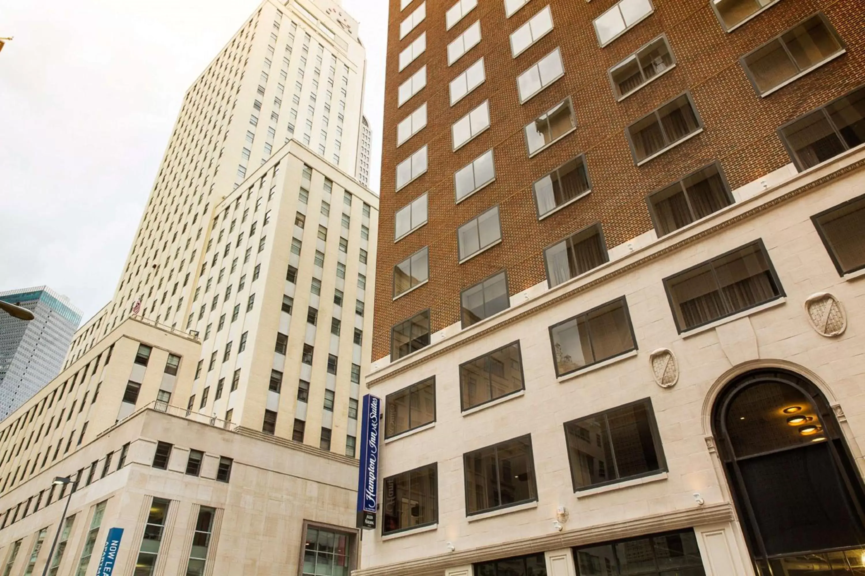 Property Building in Hampton Inn & Suites Dallas Downtown