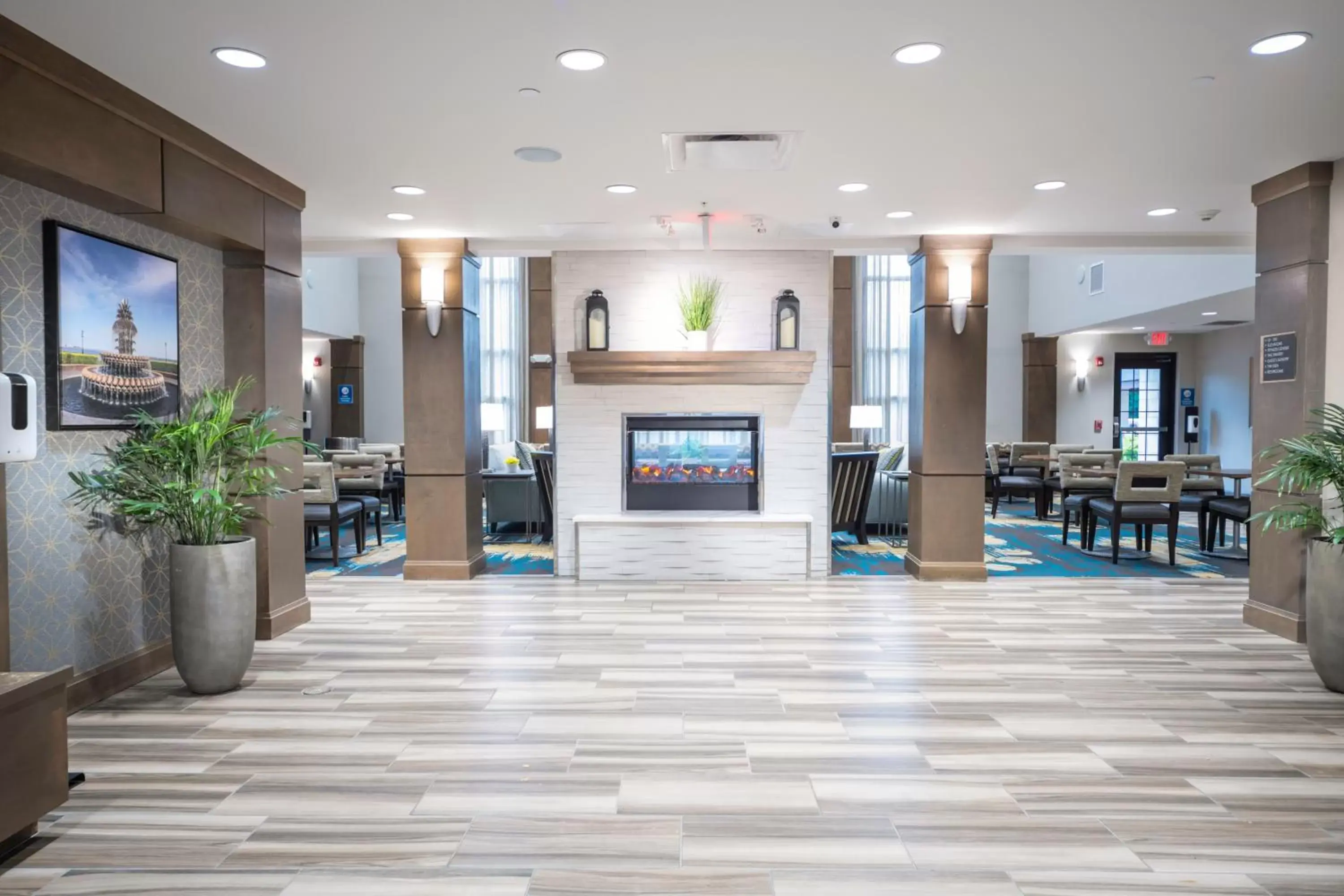 Lobby/Reception in Staybridge Suites - Summerville, an IHG Hotel