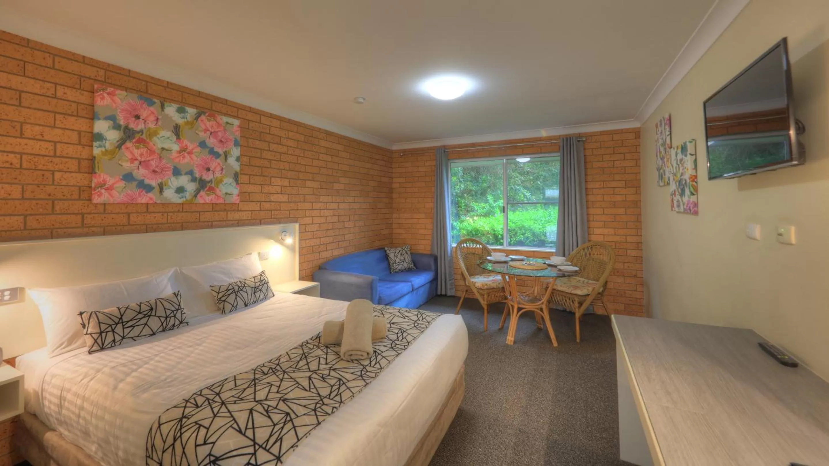 Bed in Rosebourne Gardens Motel