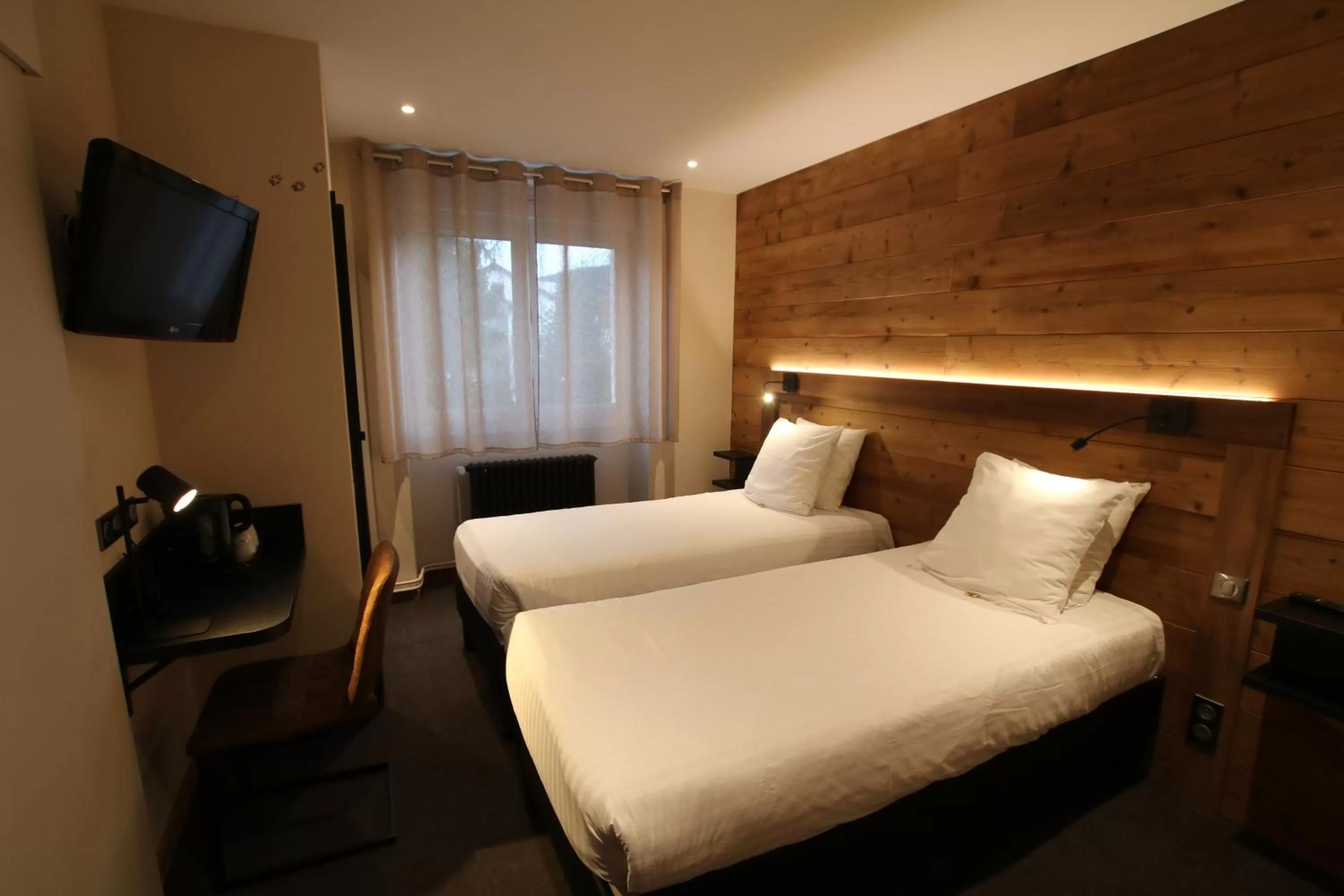 Photo of the whole room, Bed in Les Loges Du Parc