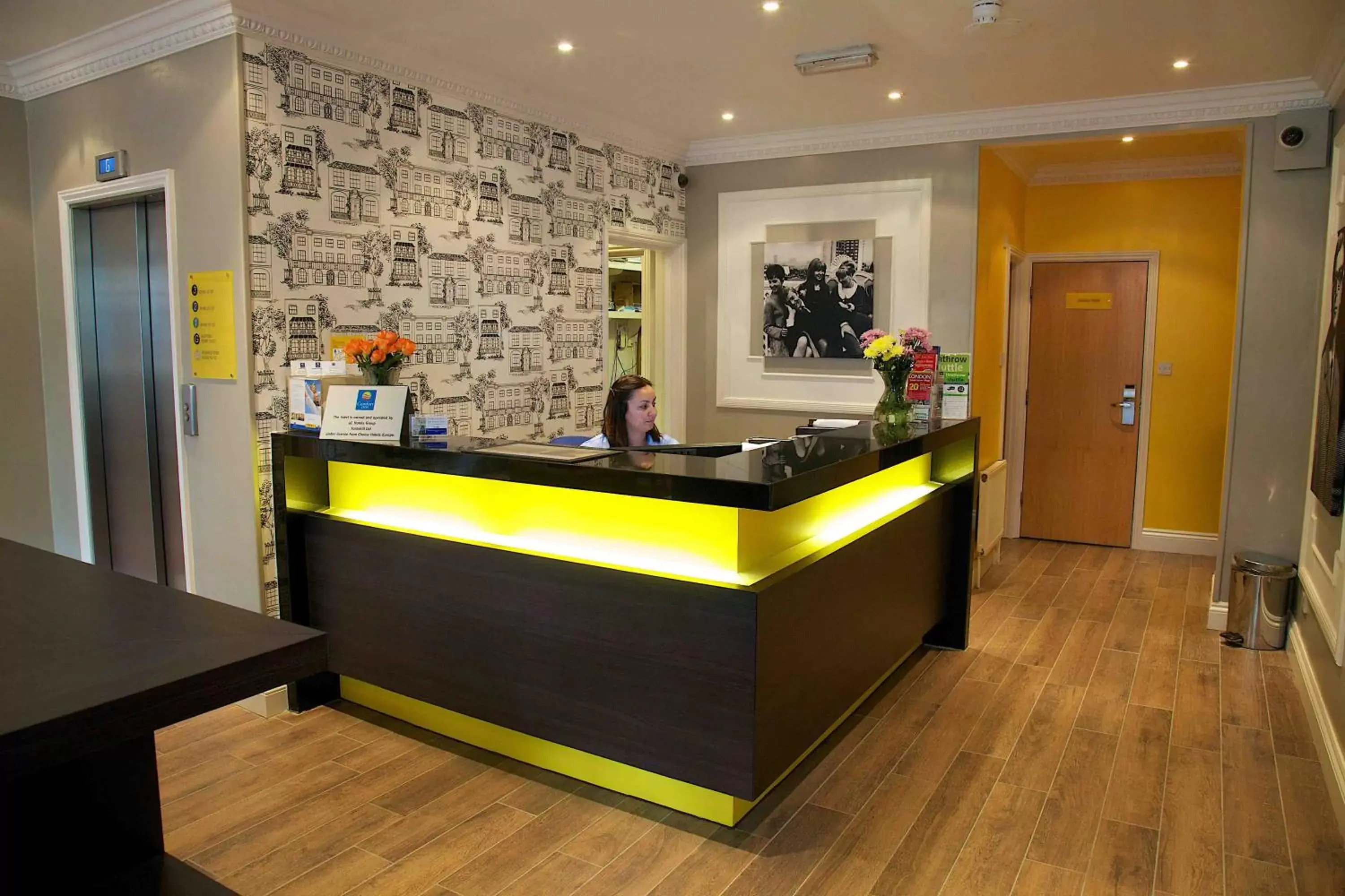 Staff, Lobby/Reception in Comfort Inn Victoria