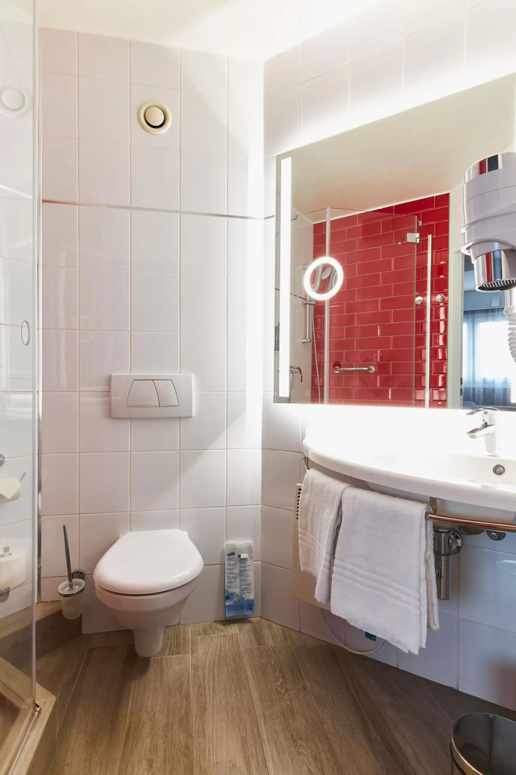 Shower, Bathroom in ibis Warszawa Centrum