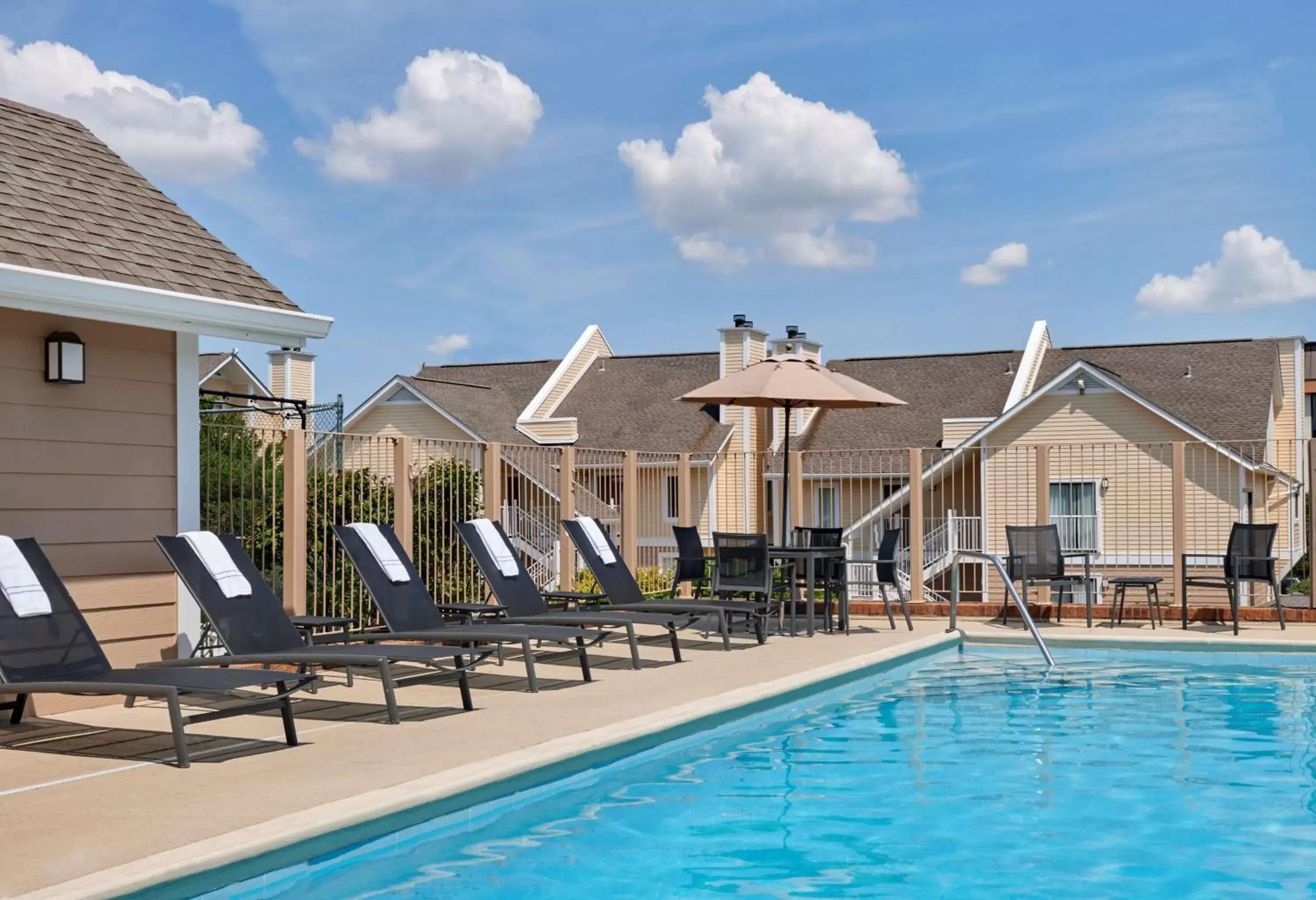 Property building, Swimming Pool in Sonesta ES Suites Atlanta Perimeter Center East
