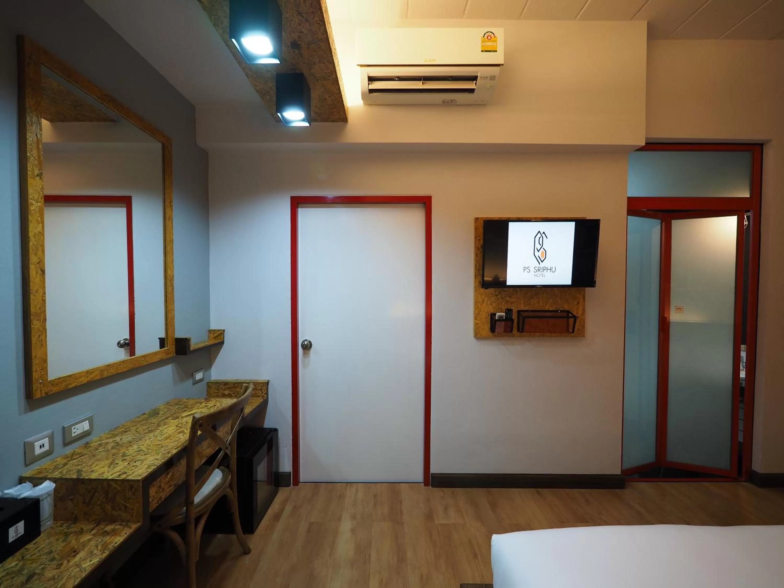 TV and multimedia in Ps Sriphu Hotel