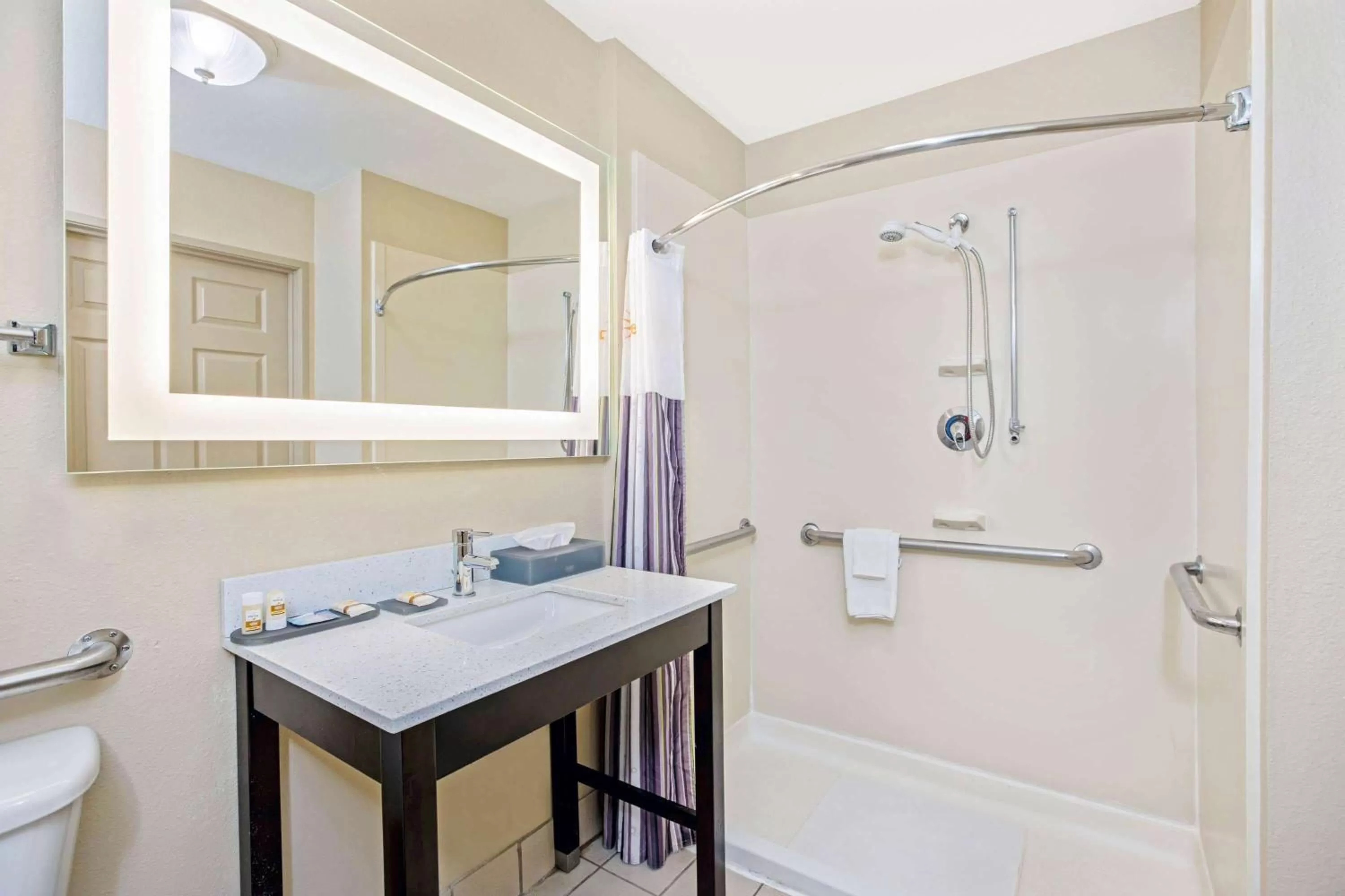 Shower in La Quinta by Wyndham Corpus Christi Northwest