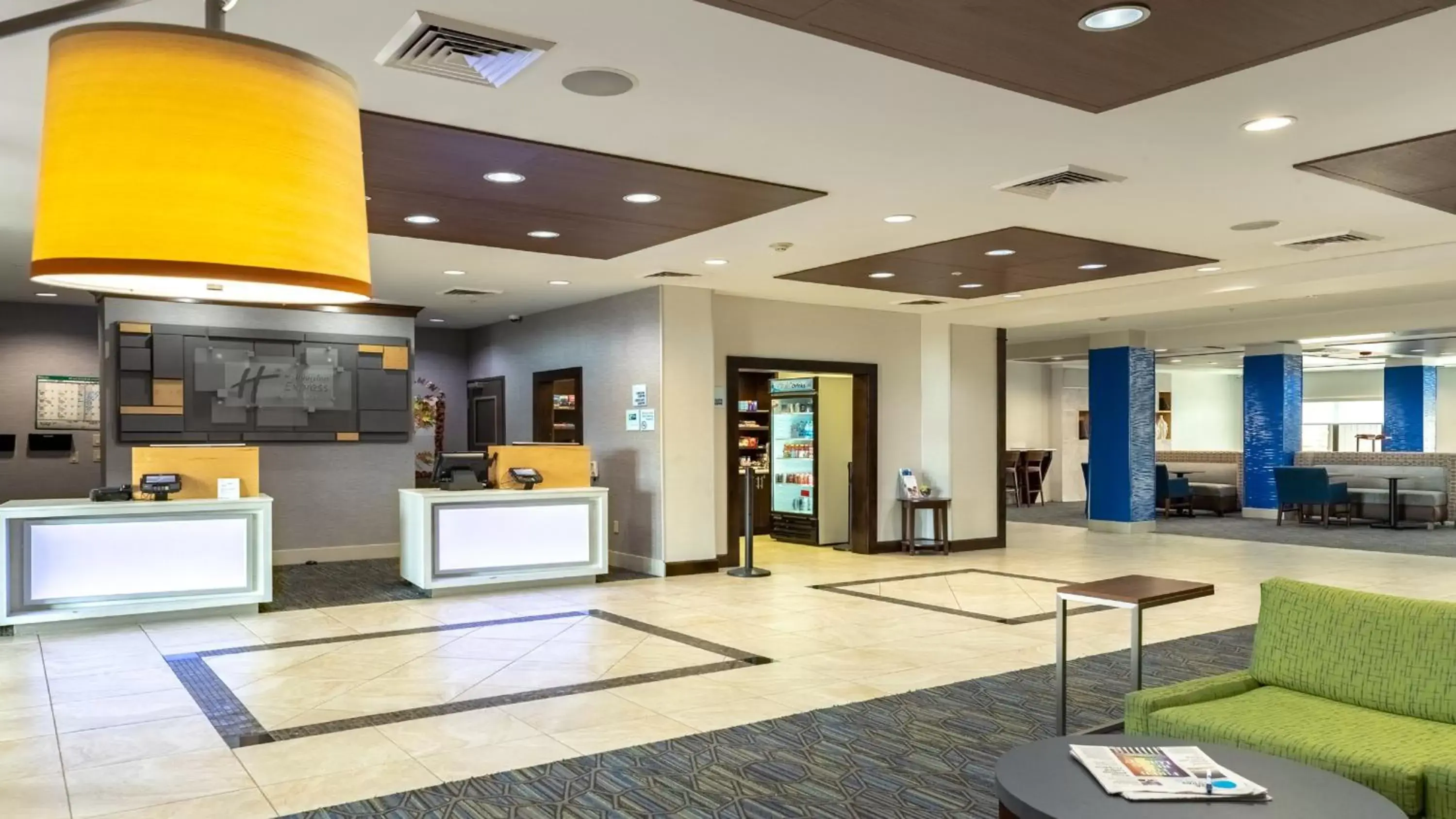 Lobby or reception in Holiday Inn Express & Suites Houston South - Near Pearland, an IHG Hotel
