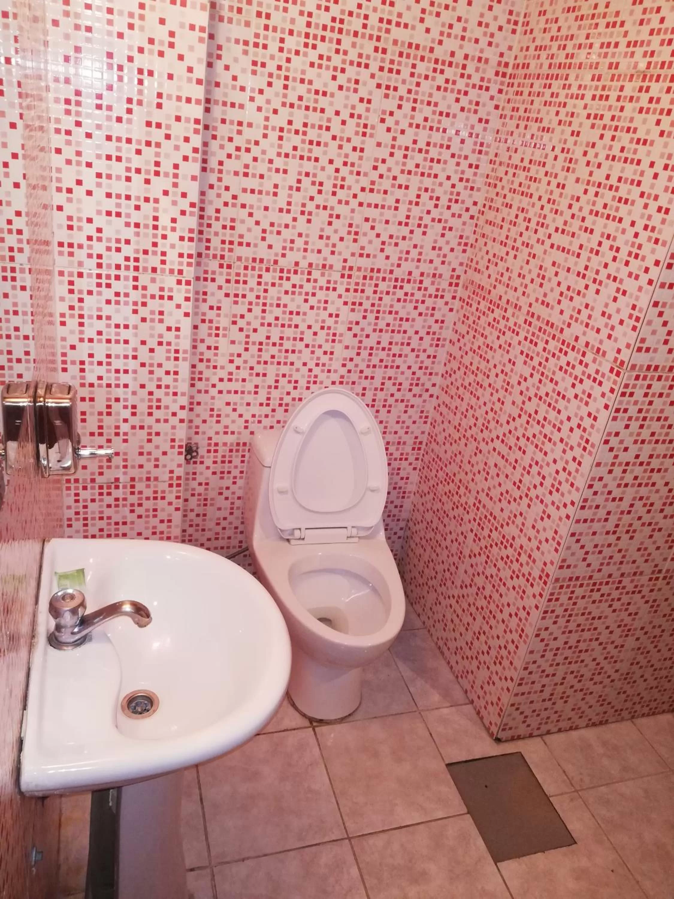 Bathroom in Hostal Río ibare