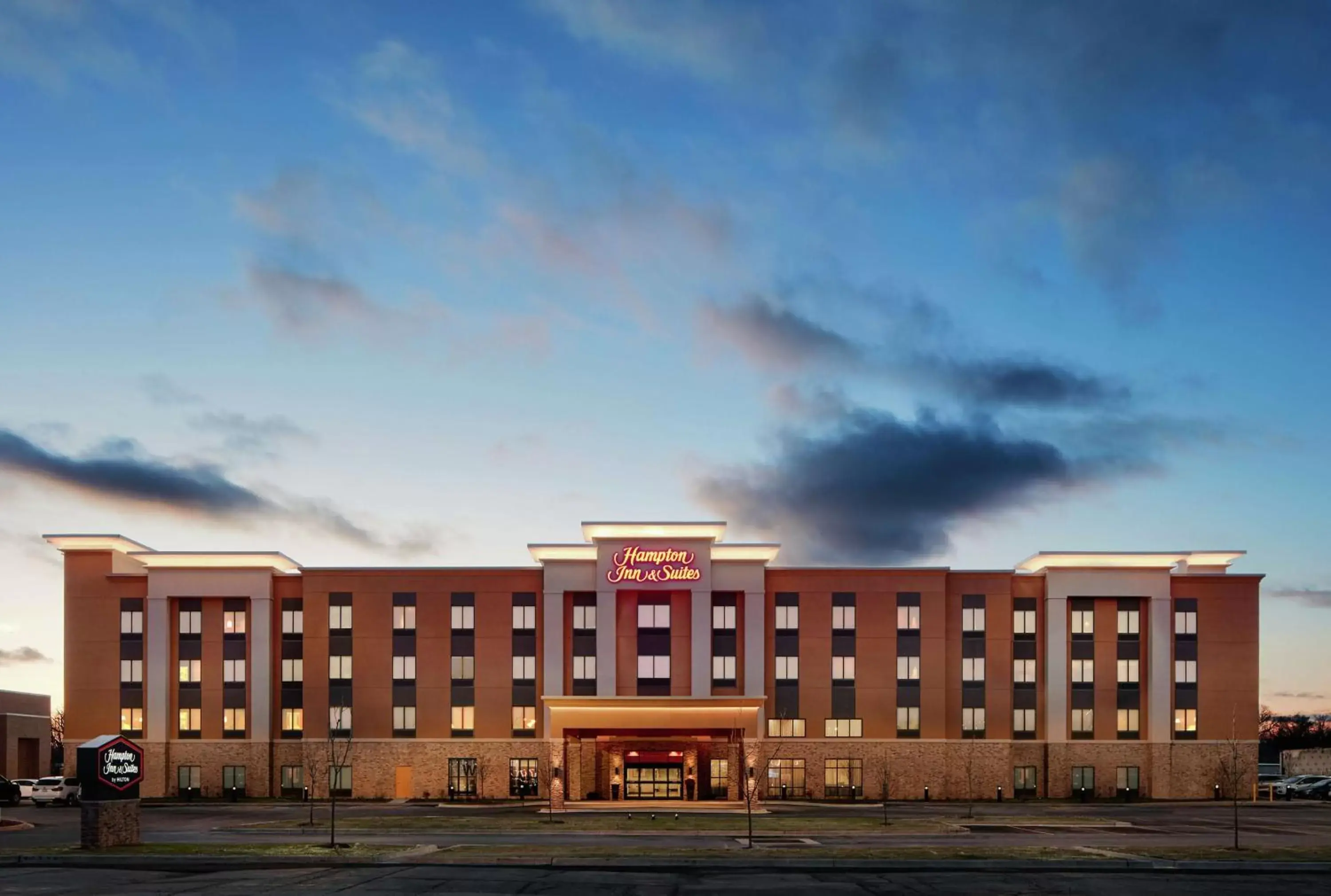 Property building in Hampton Inn & Suites Chicago/Waukegan Property building in Hampton Inn & Suites Chicago/Waukegan
