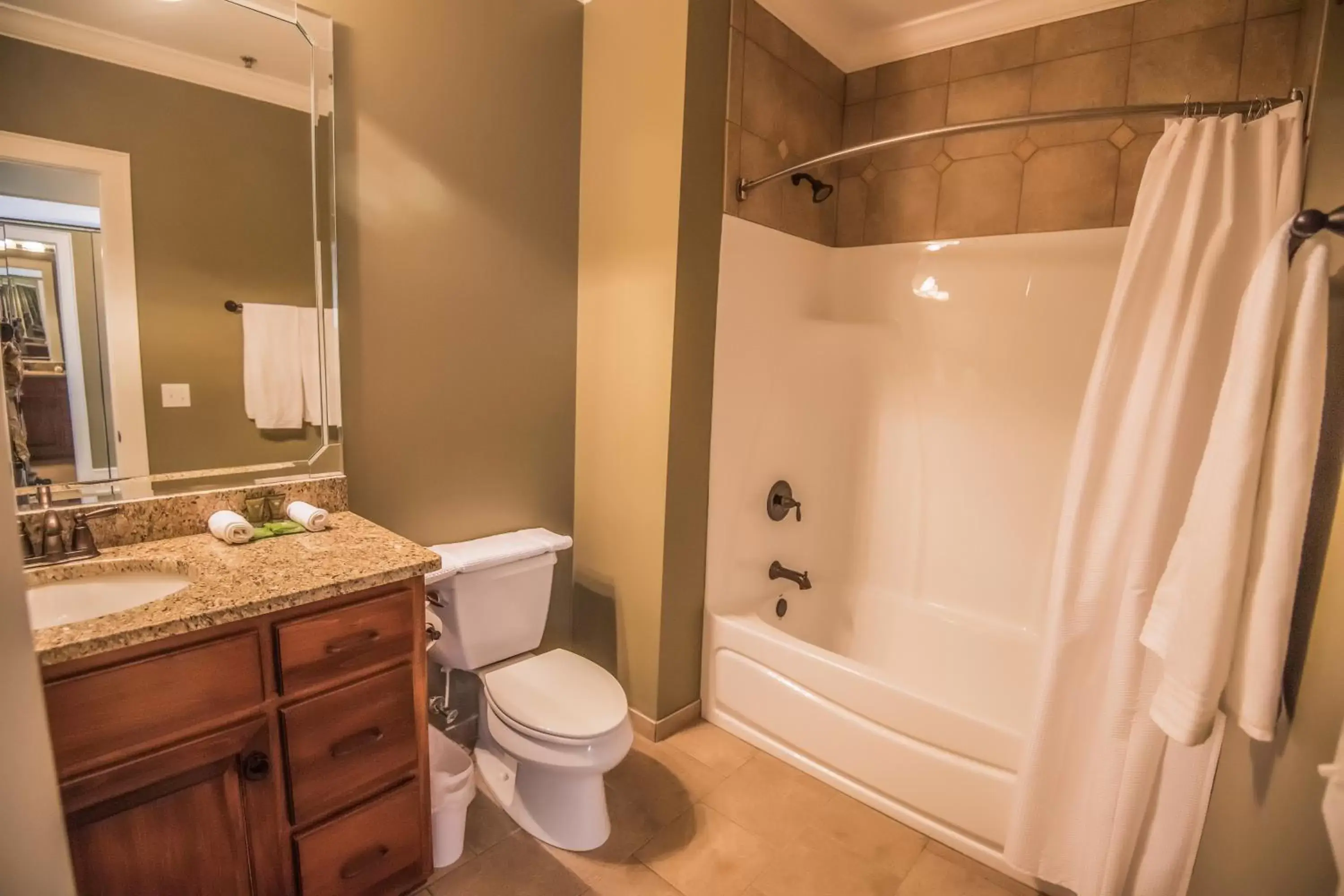 Bathroom in Magnolia Creek Lodge