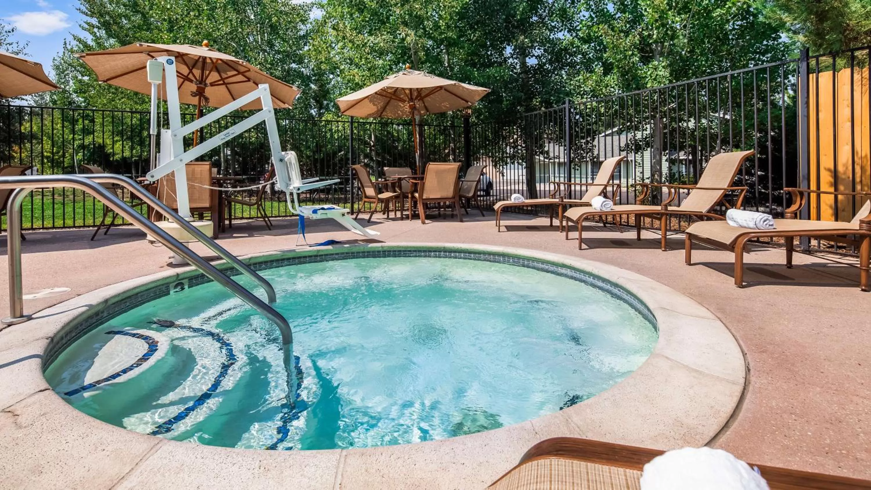 On site, Swimming Pool in Best Western Rose Quartz Inn