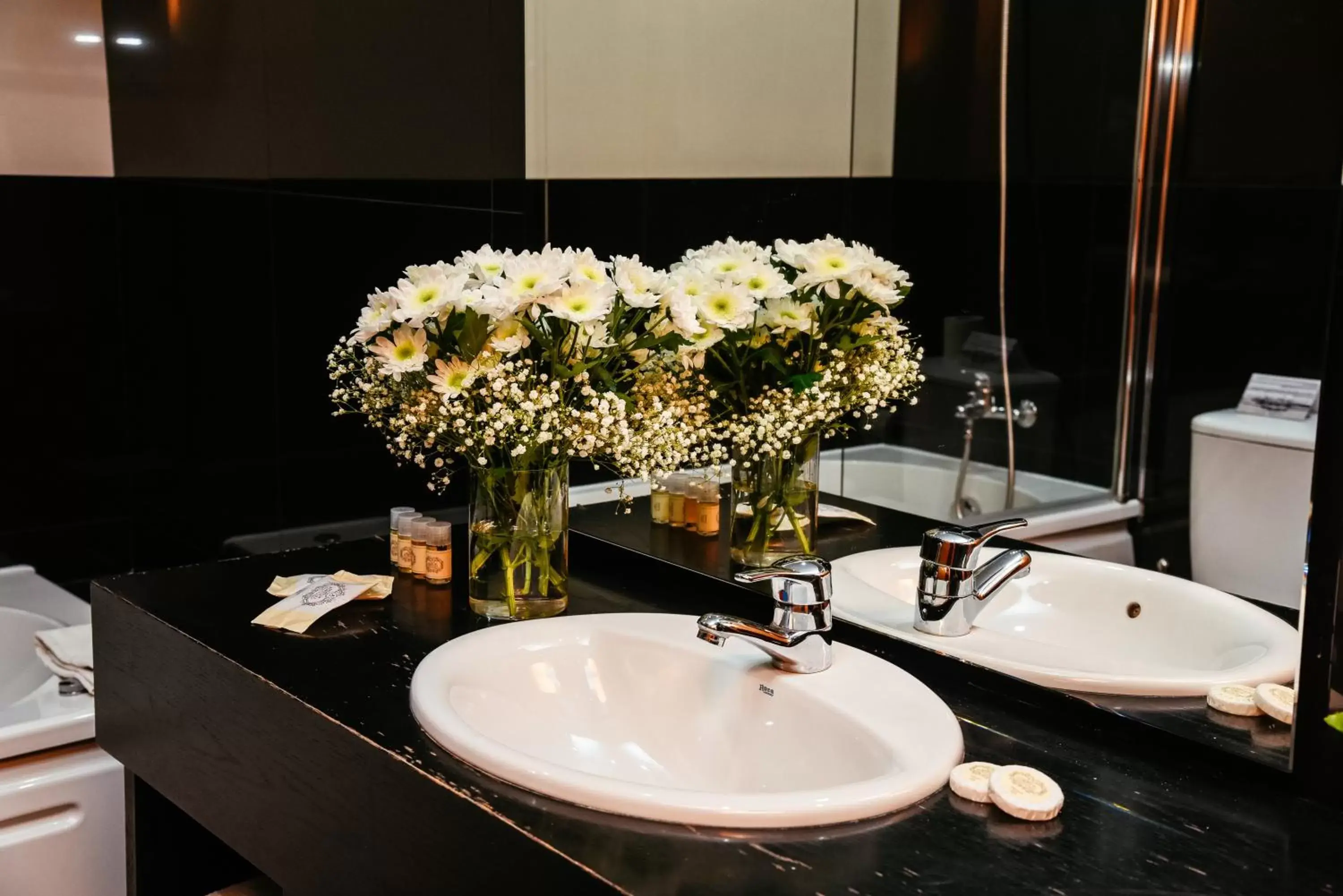 Bathroom in Santo Thyrso Hotel