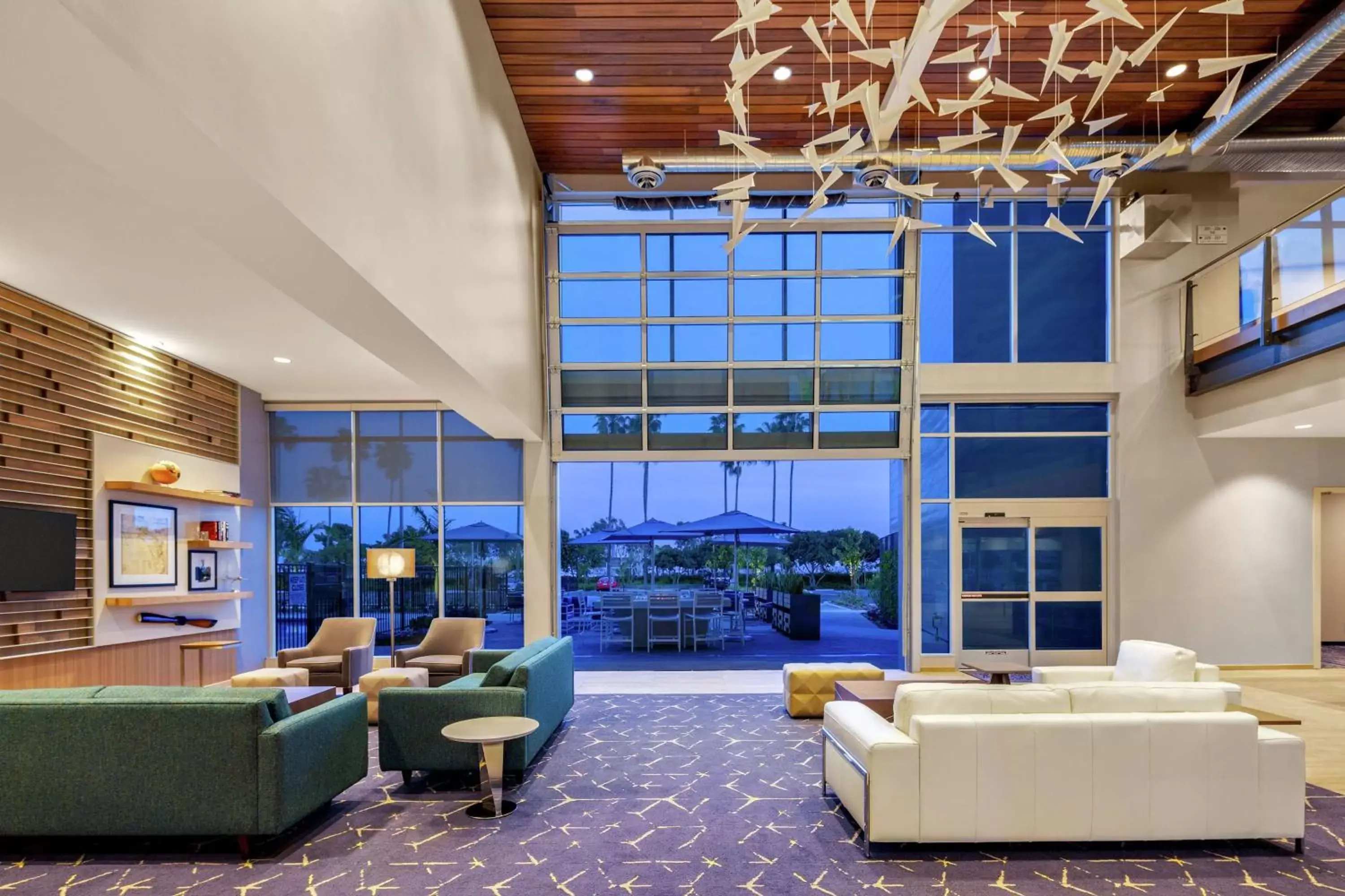 Lobby or reception, Lounge/Bar in Hampton Inn & Suites San Diego Airport Liberty Station