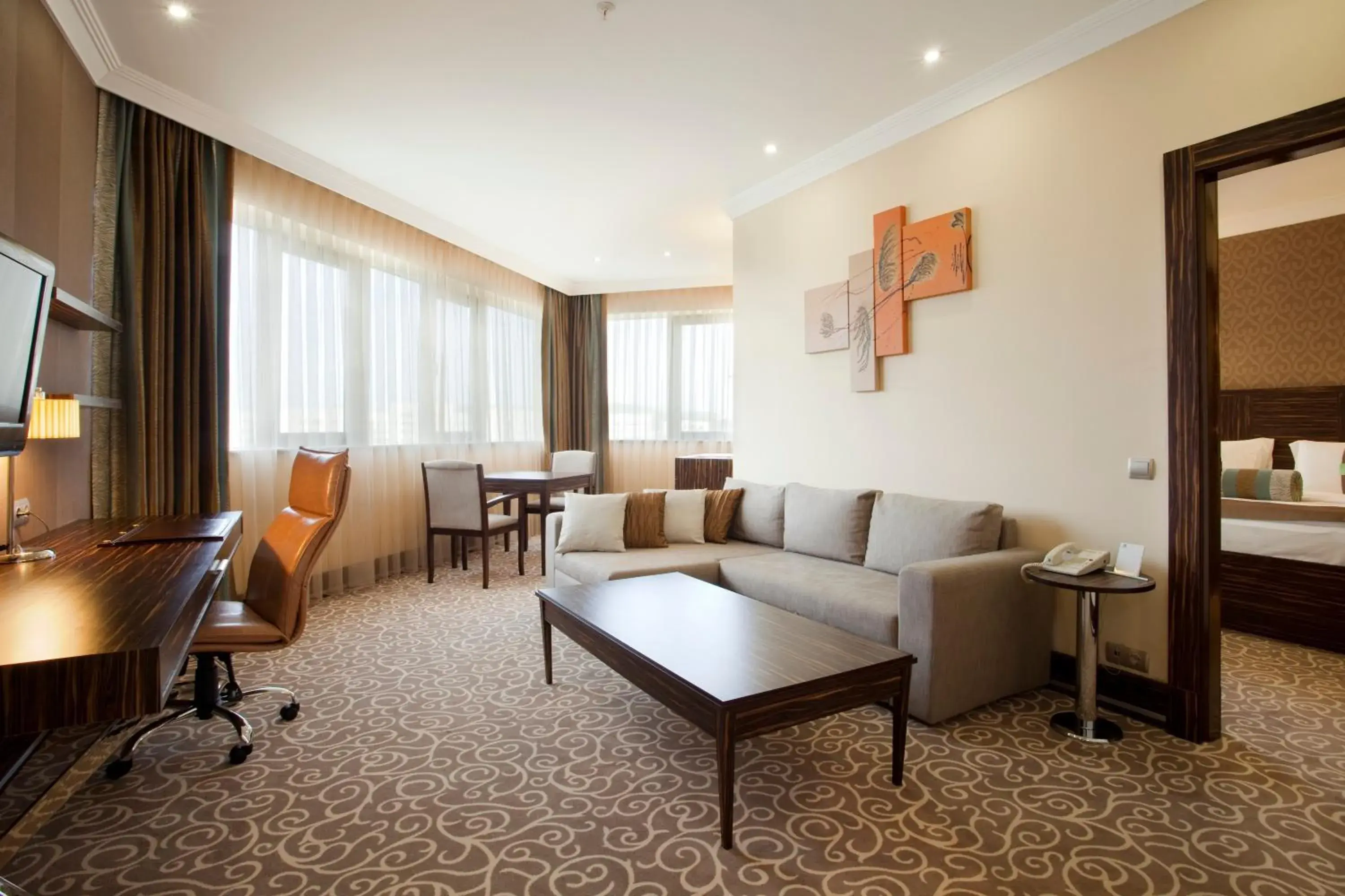 Photo of the whole room, Seating Area in Euro Park Hotel Bursa