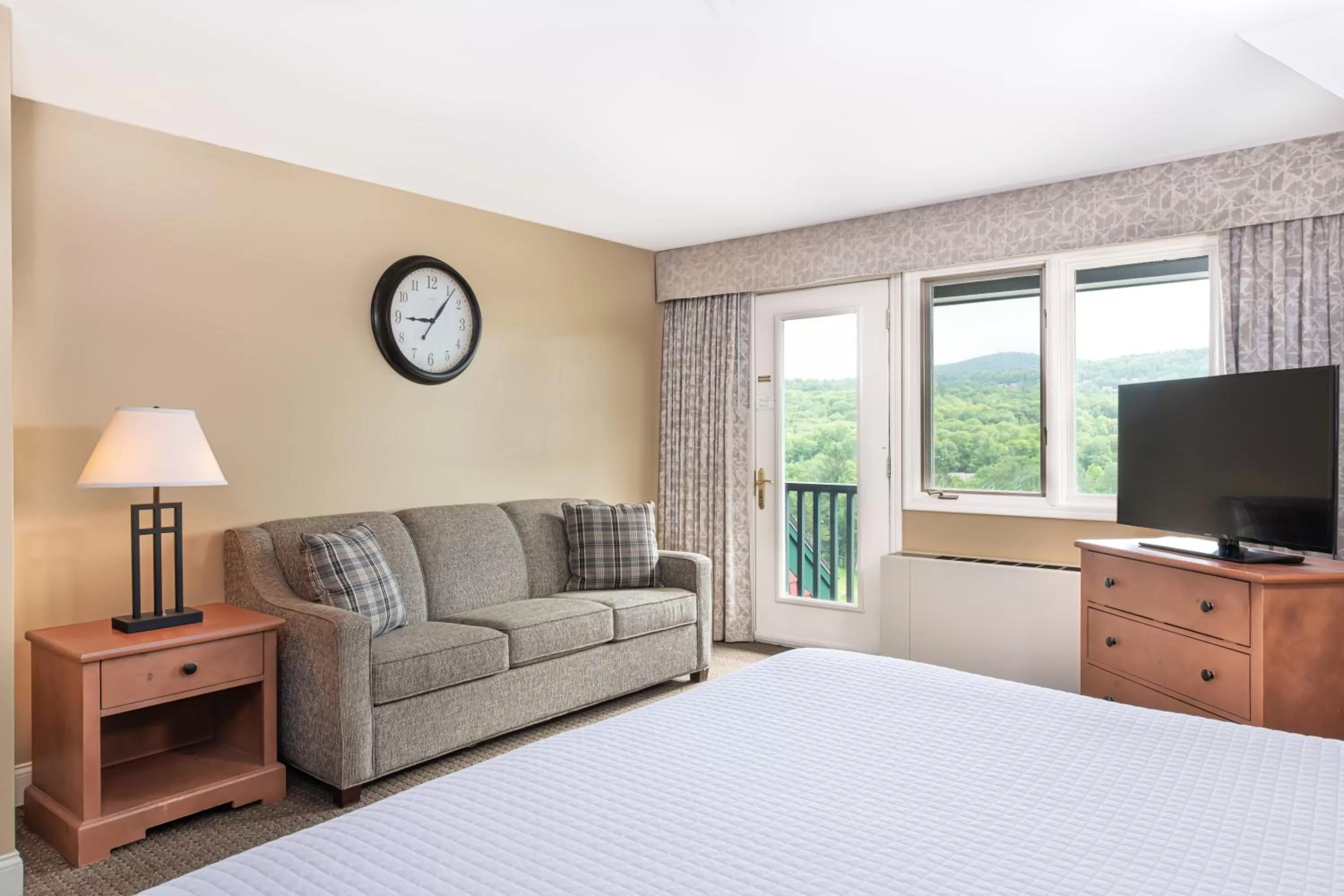Photo of the whole room, Bed in Grand Summit Resort