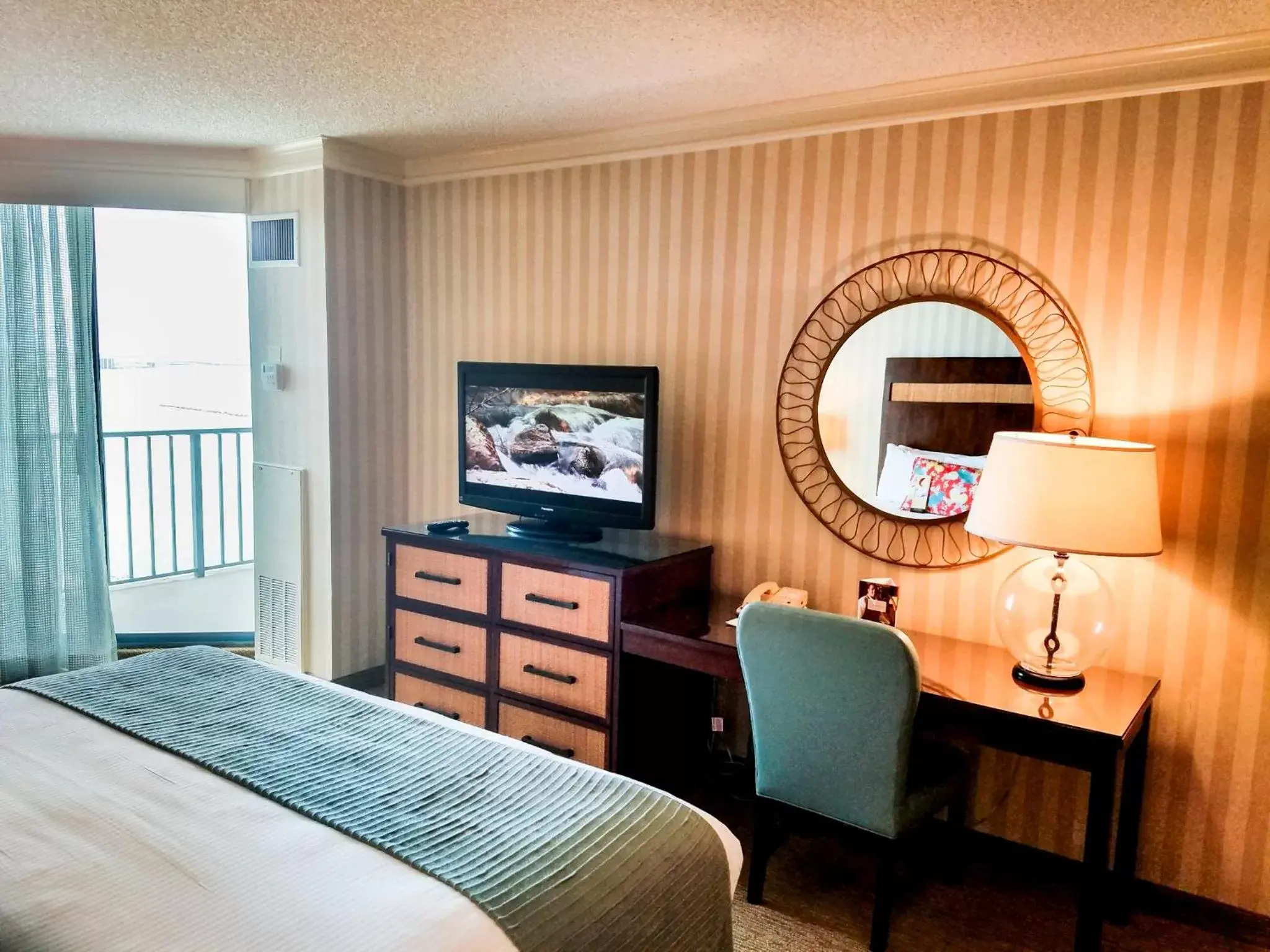 Photo of the whole room, TV/Entertainment Center in Omni Corpus Christi Hotel