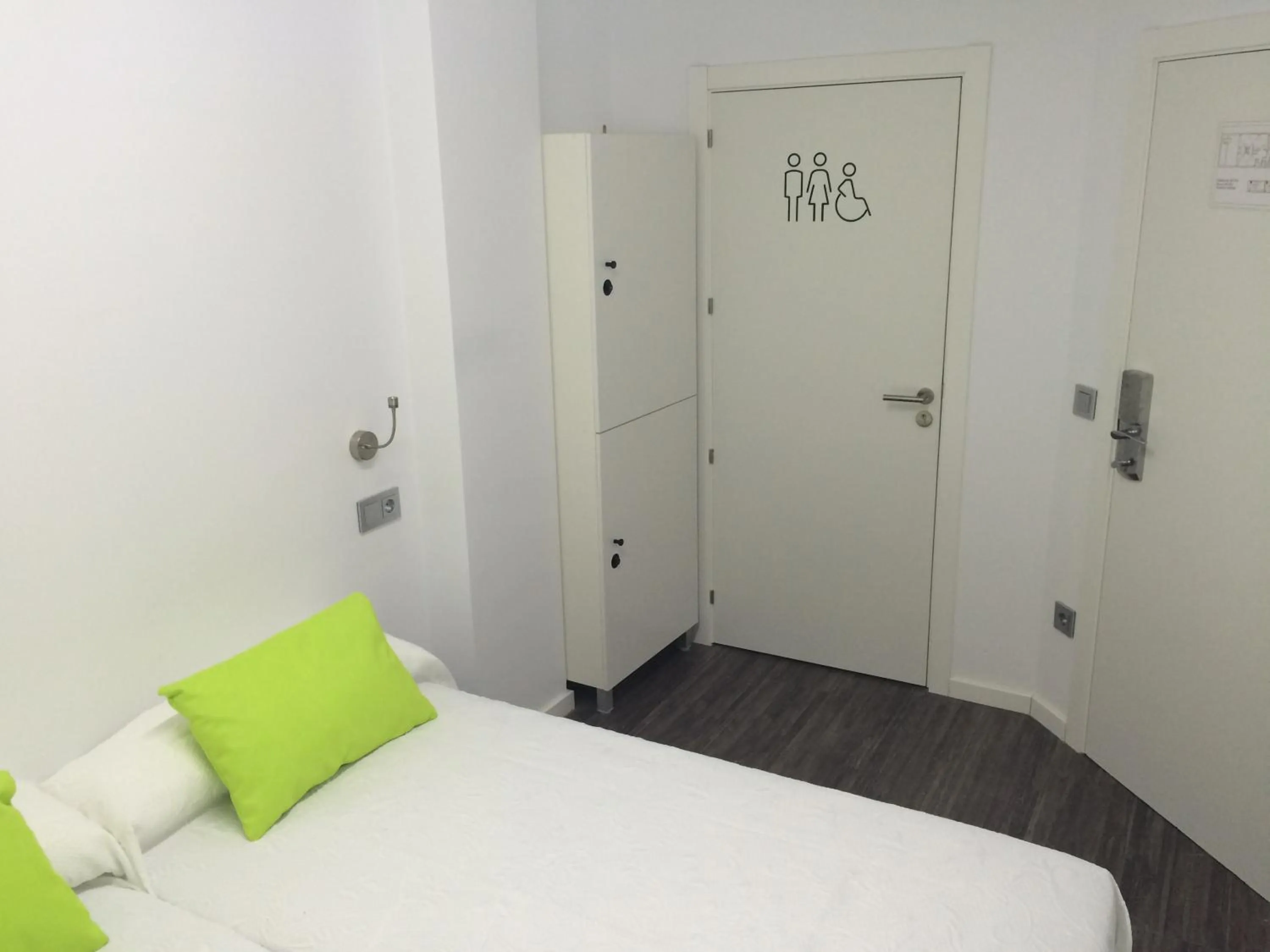 Bedroom in Chameleon Youth Hostel Alicante