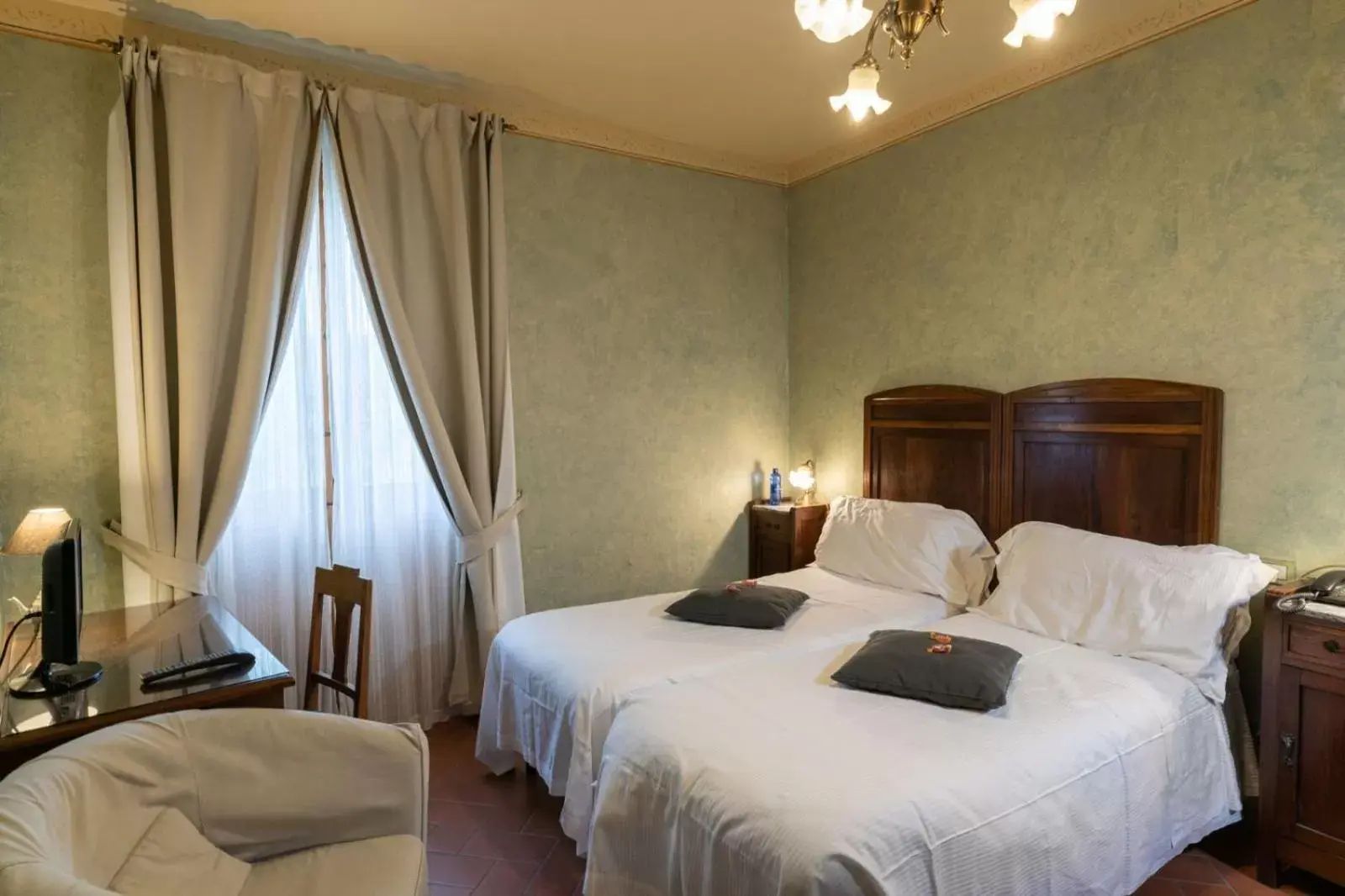 Photo of the whole room, Bed in Bellavista Impruneta