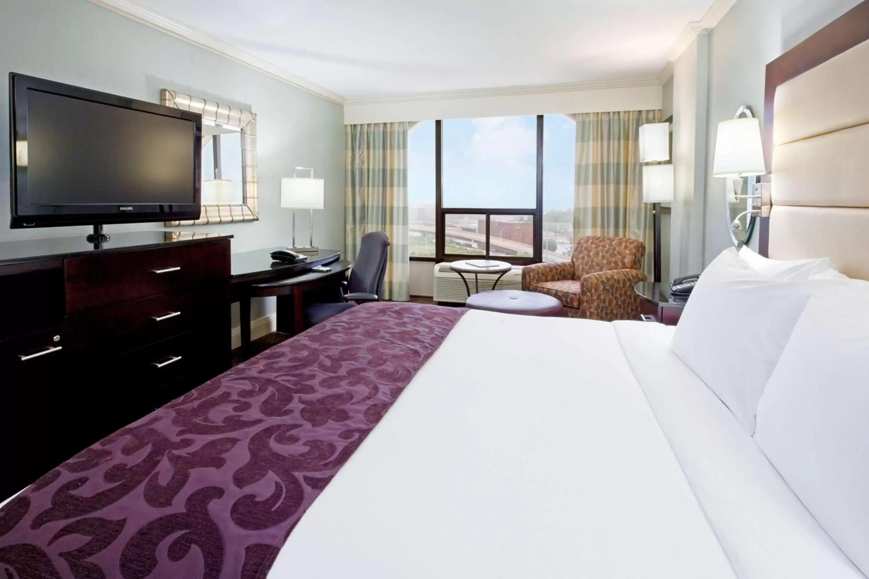 Bed, TV/Entertainment Center in Hilton Springfield