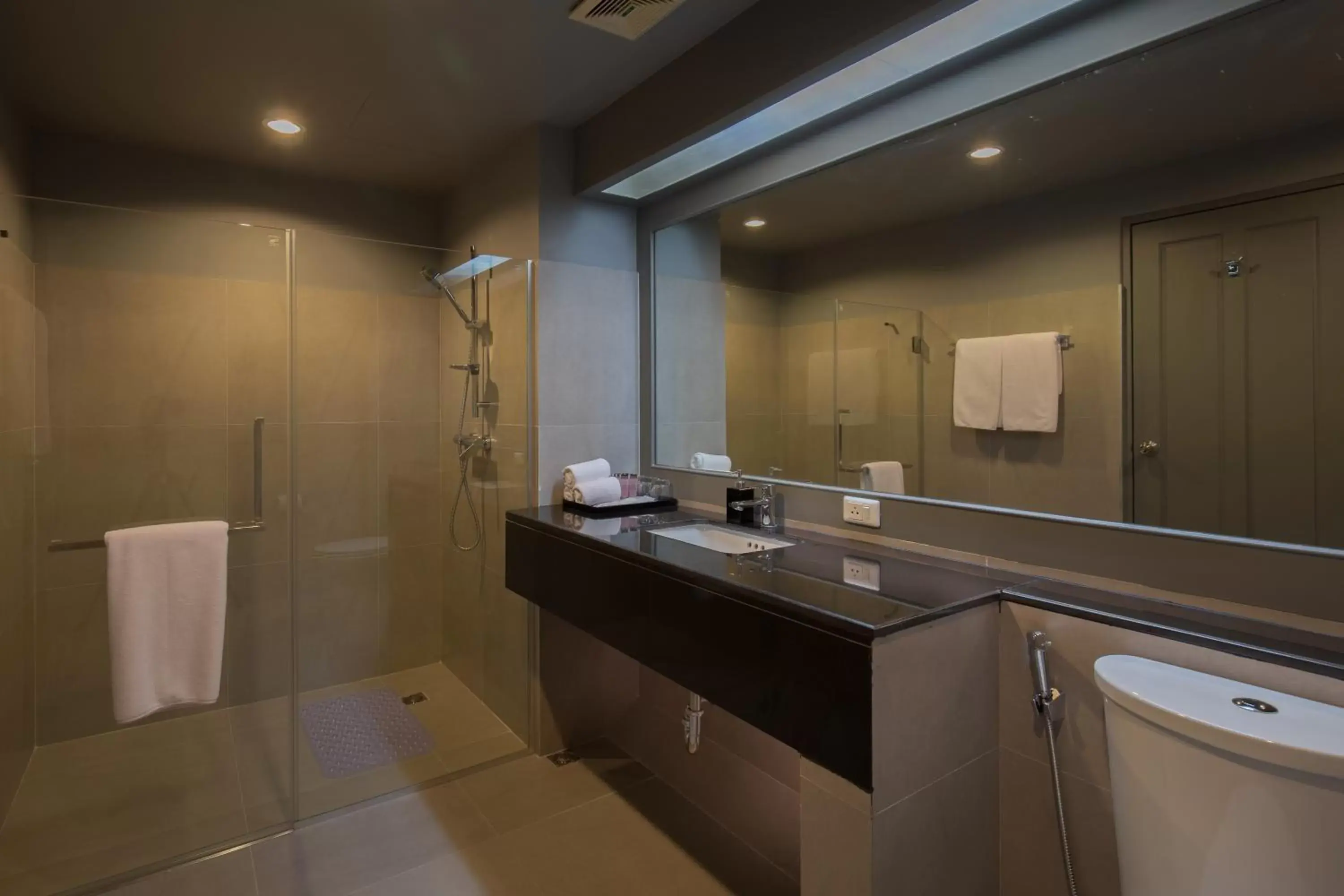Bathroom in Oakwood Journeyhub Pattaya SHA Extra Plus