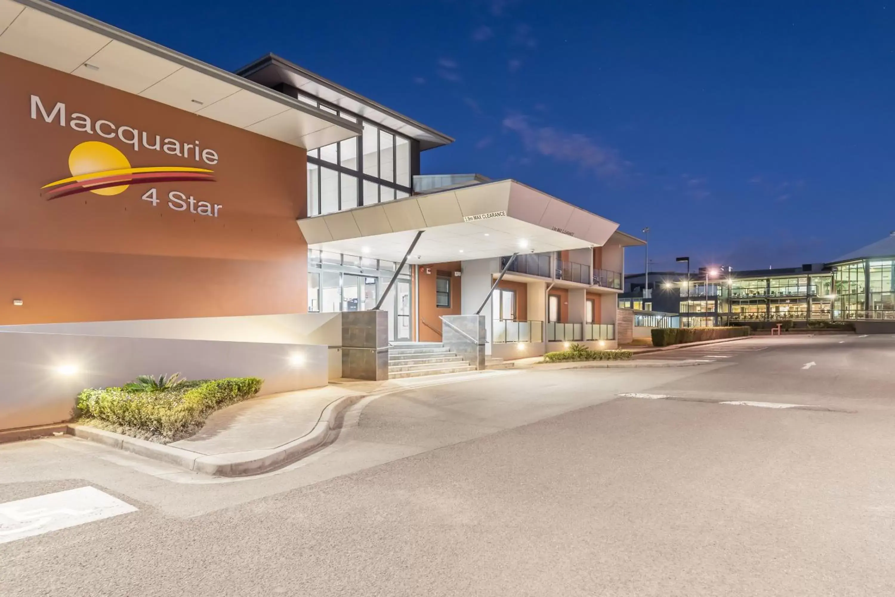 Property Building in Macquarie 4 Star