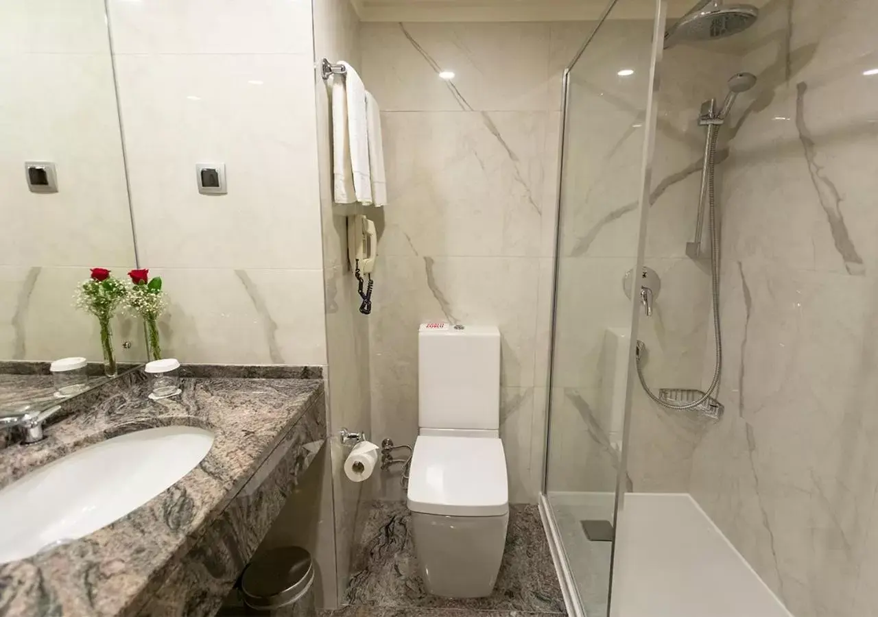 Shower, Bathroom in Zorlu Grand Hotel Trabzon