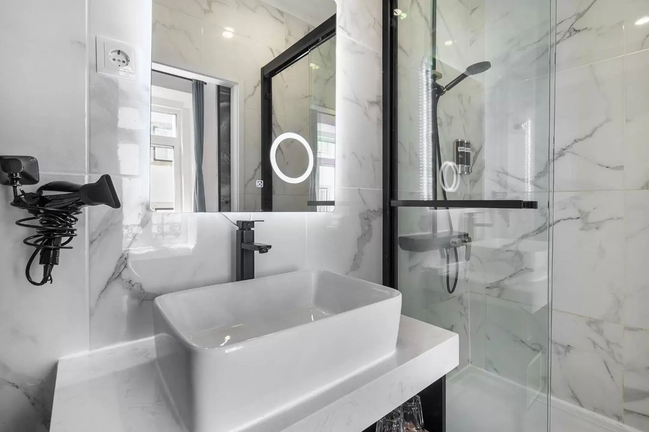Shower, Bathroom in Lisbon 5 Hotel