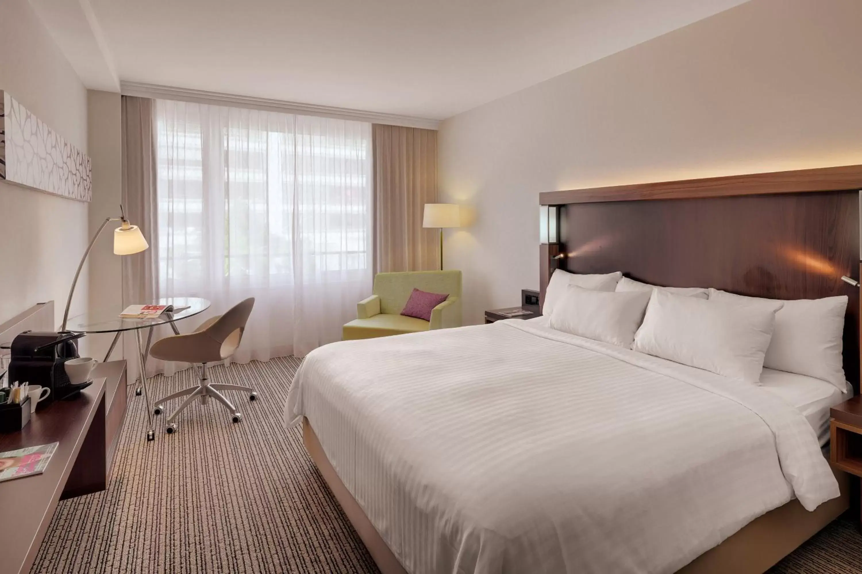 Photo of the whole room, Bed in Courtyard by Marriott Zurich North