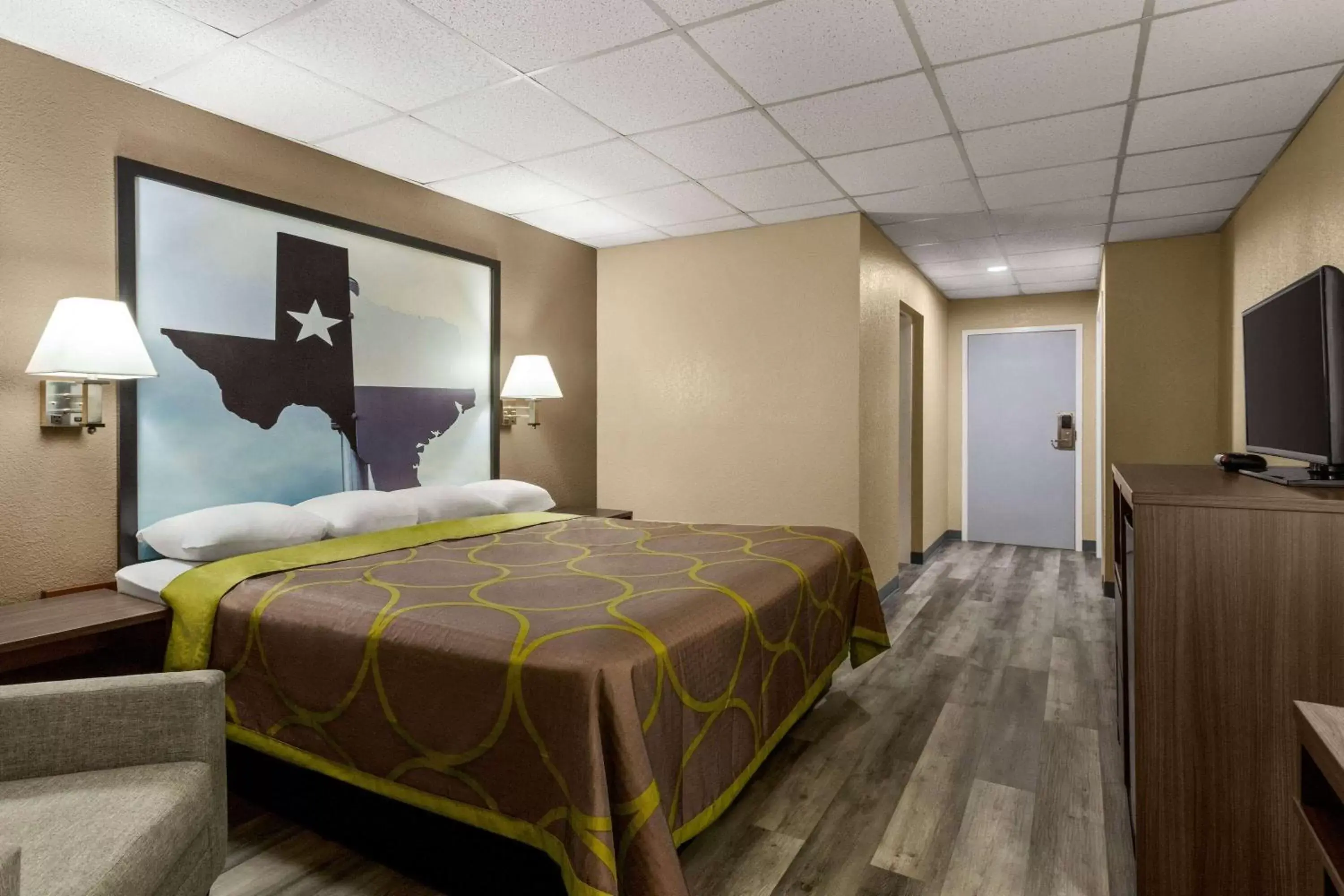 Photo of the whole room, Bed in Super 8 by Wyndham Gainesville TX