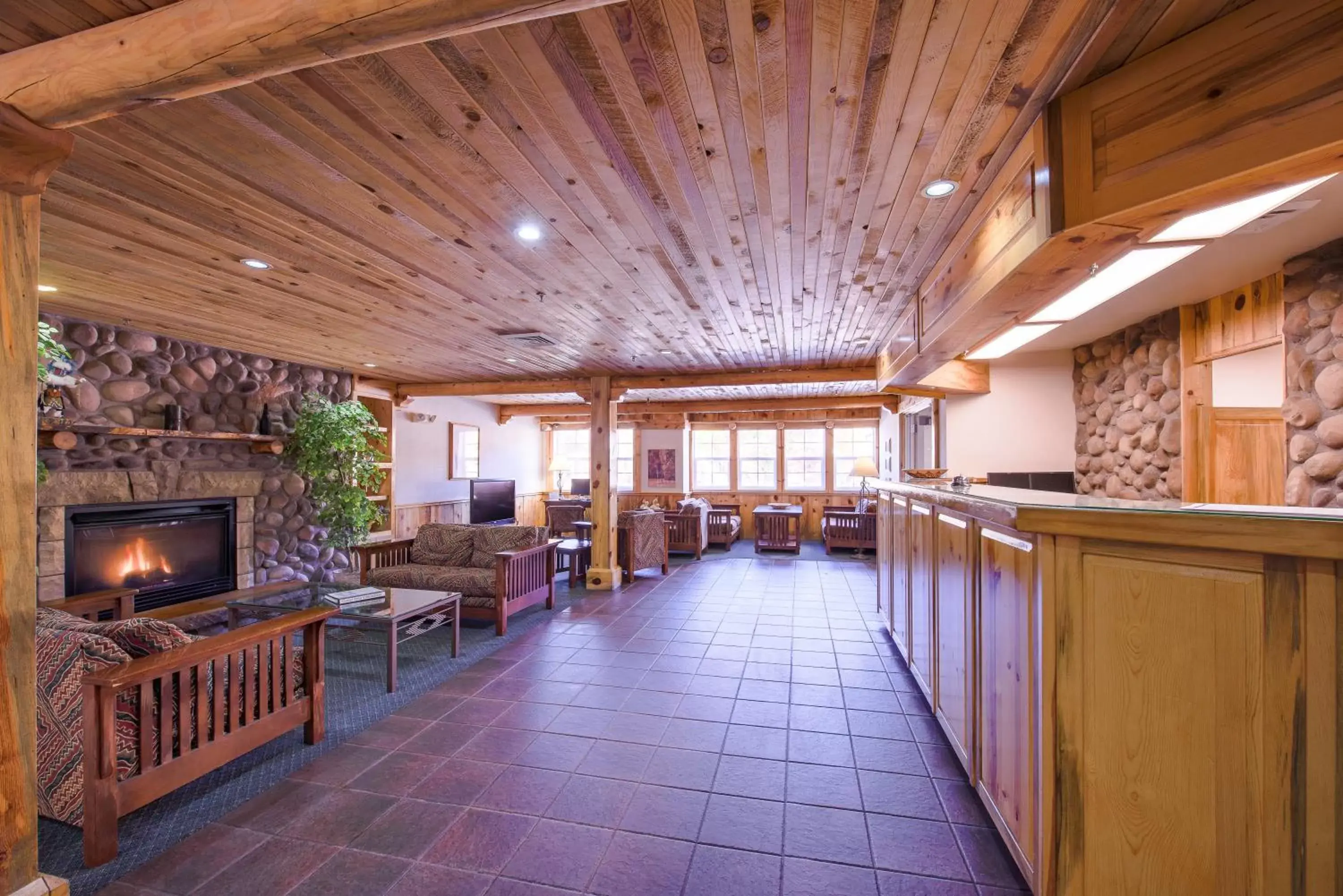 Lobby or reception in River Canyon Lodge