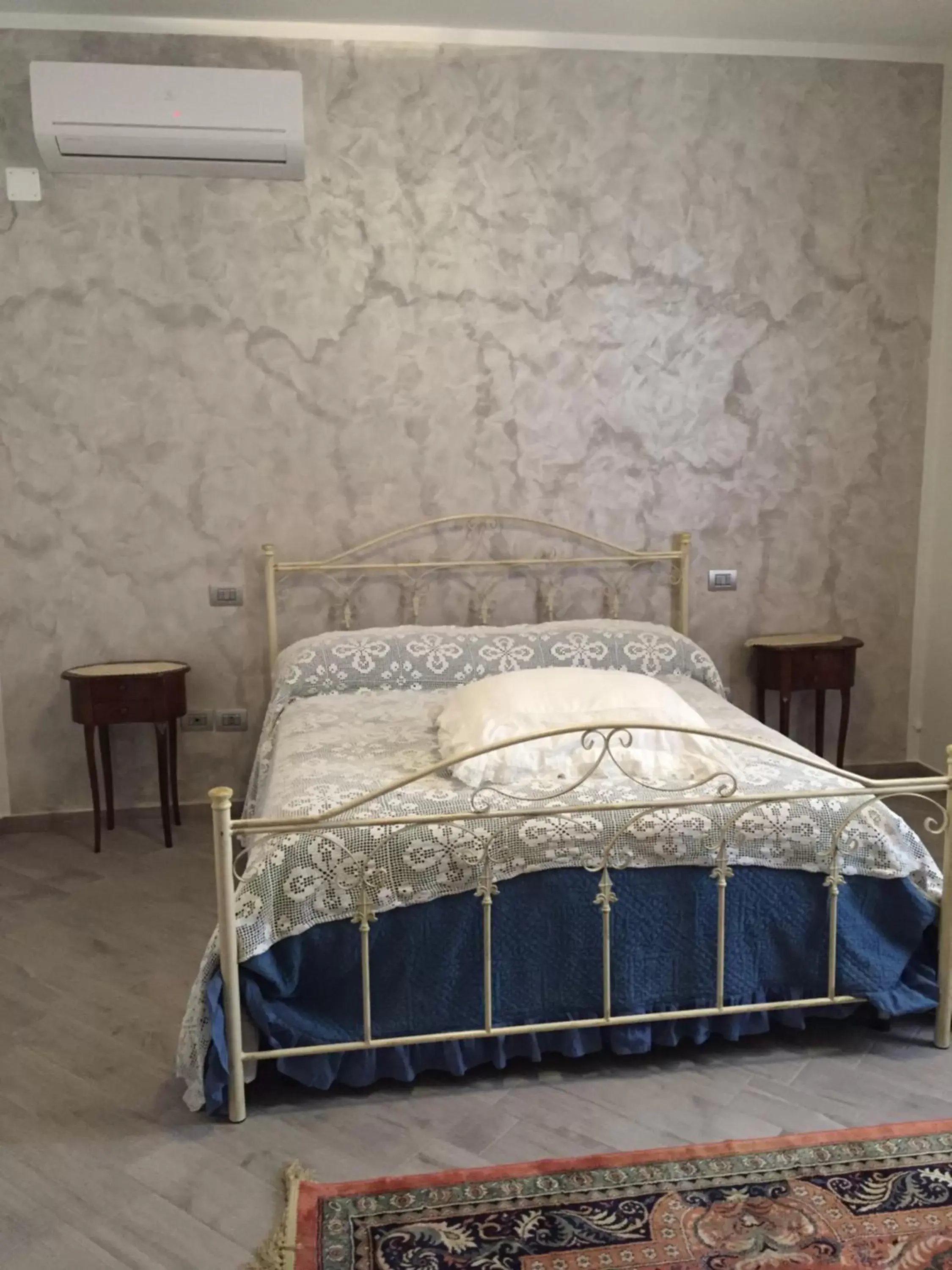 Photo of the whole room, Bed in San Michele