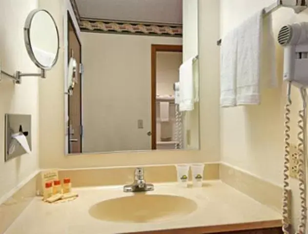 Bathroom in Days Inn by Wyndham Mexico