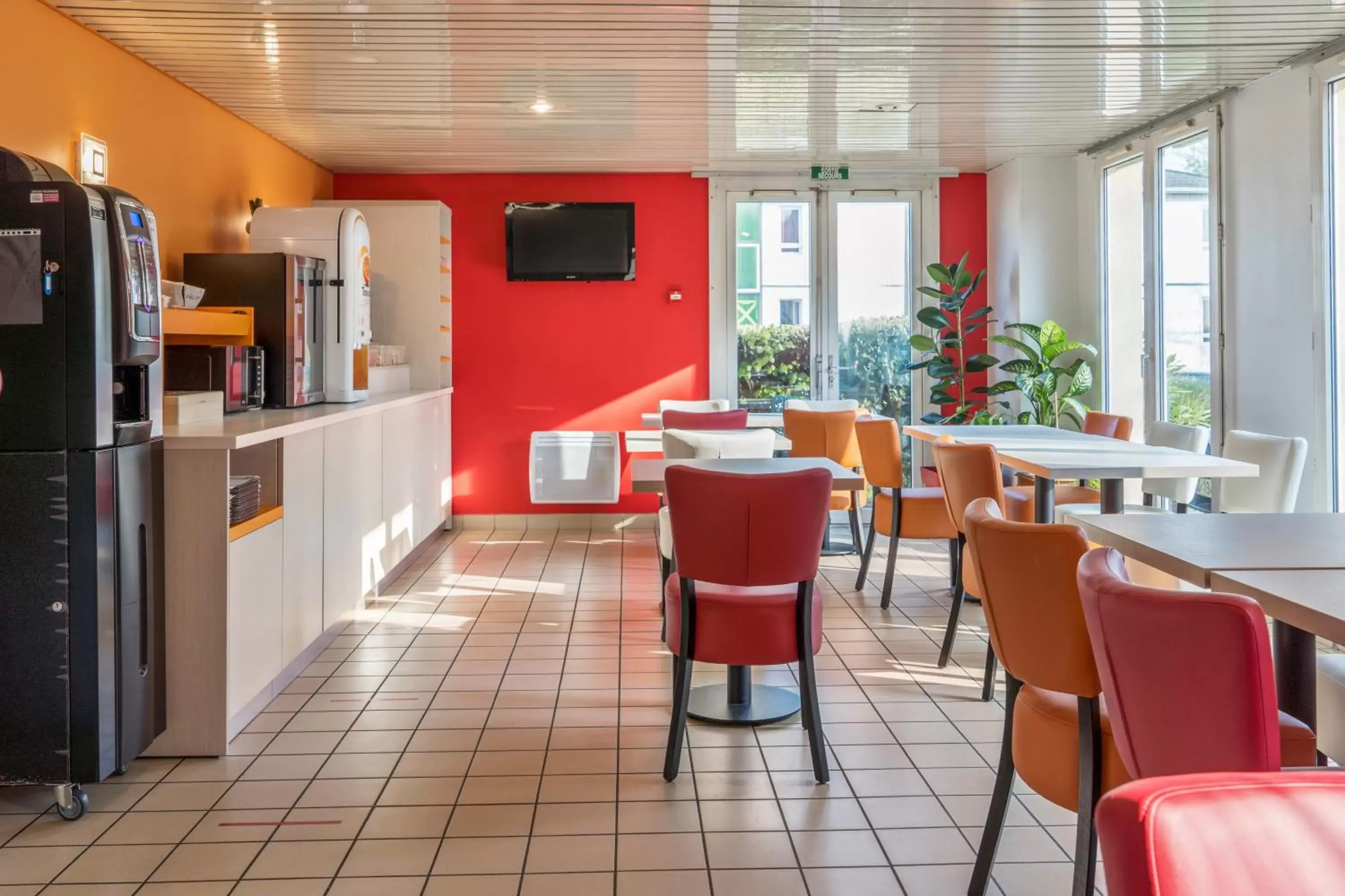 Breakfast, Restaurant/Places to Eat in Premiere Classe Rouen Nord - Barentin