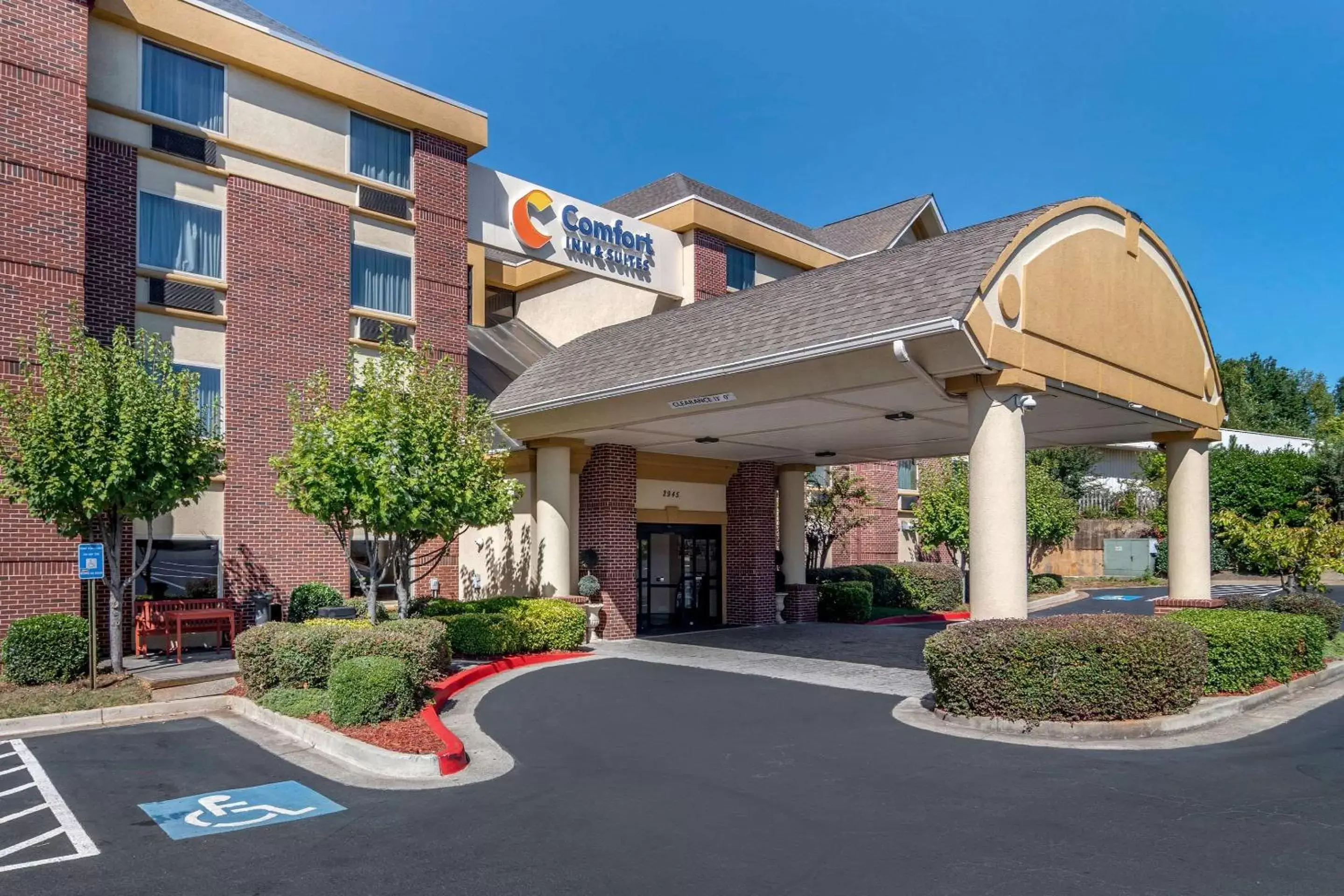 Property Building in Comfort Inn and Suites