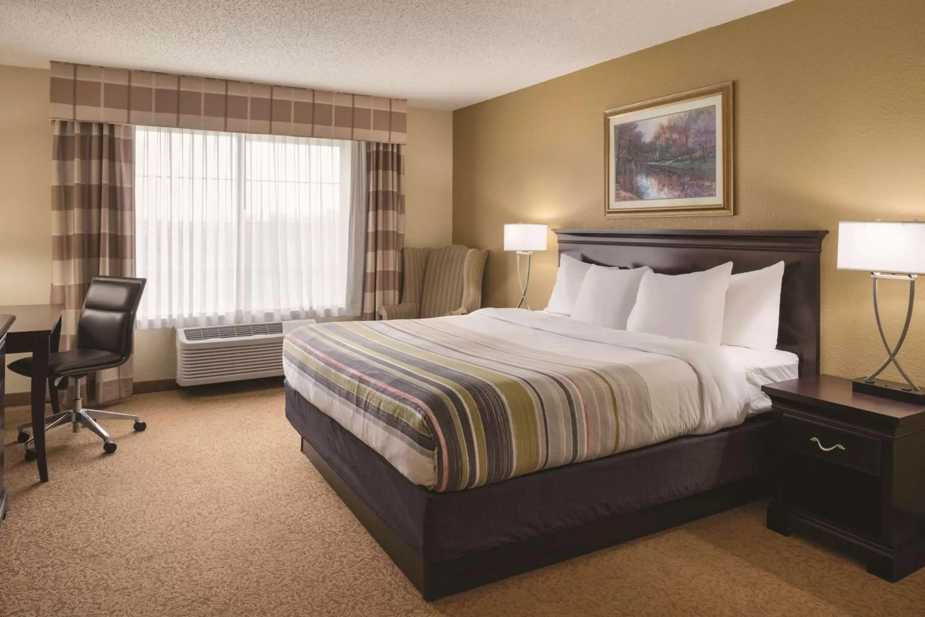 Photo of the whole room, Bed in Country Inn & Suites by Radisson, West Bend, WI