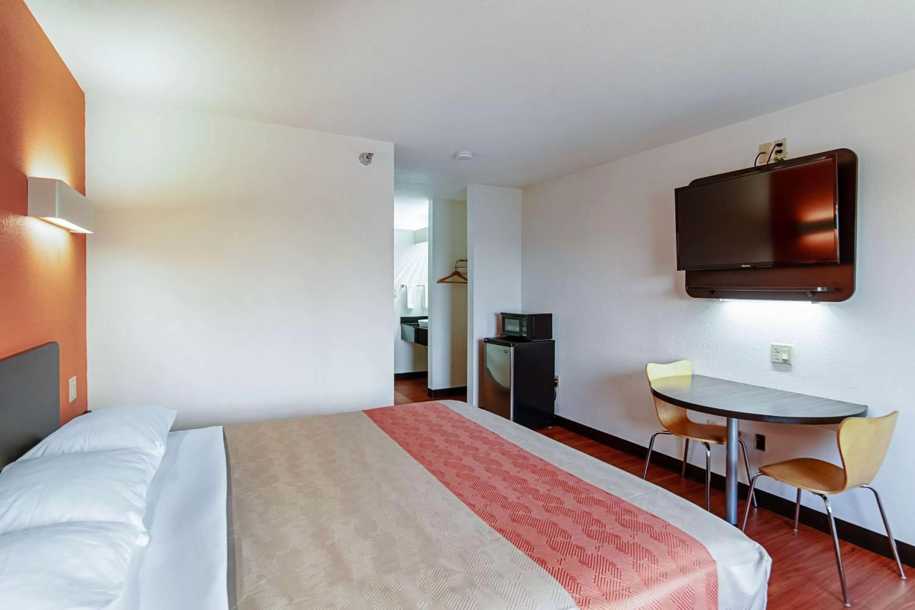 Photo of the whole room, Bed in Motel 6-Lebanon, IN