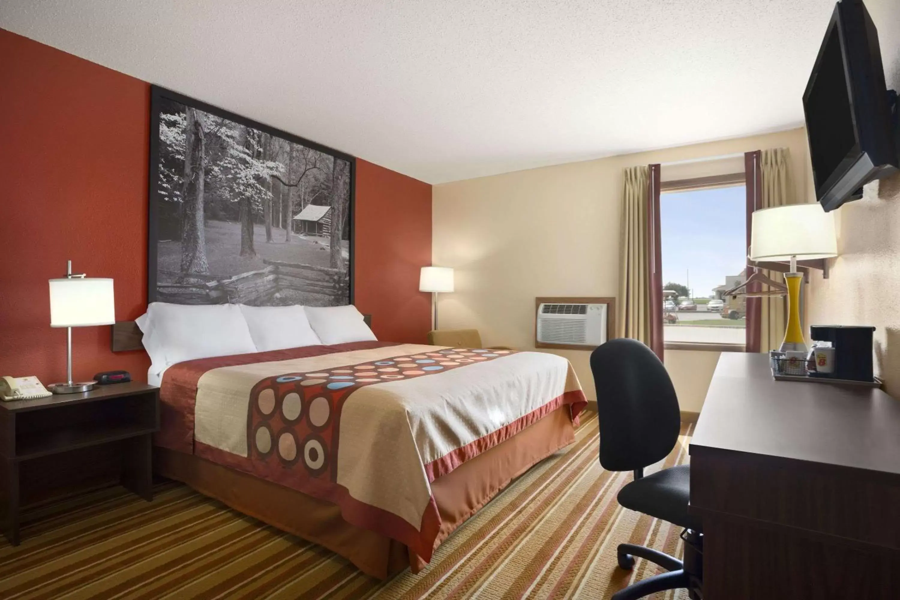 Photo of the whole room, Bed in Super 8 by Wyndham Mattoon