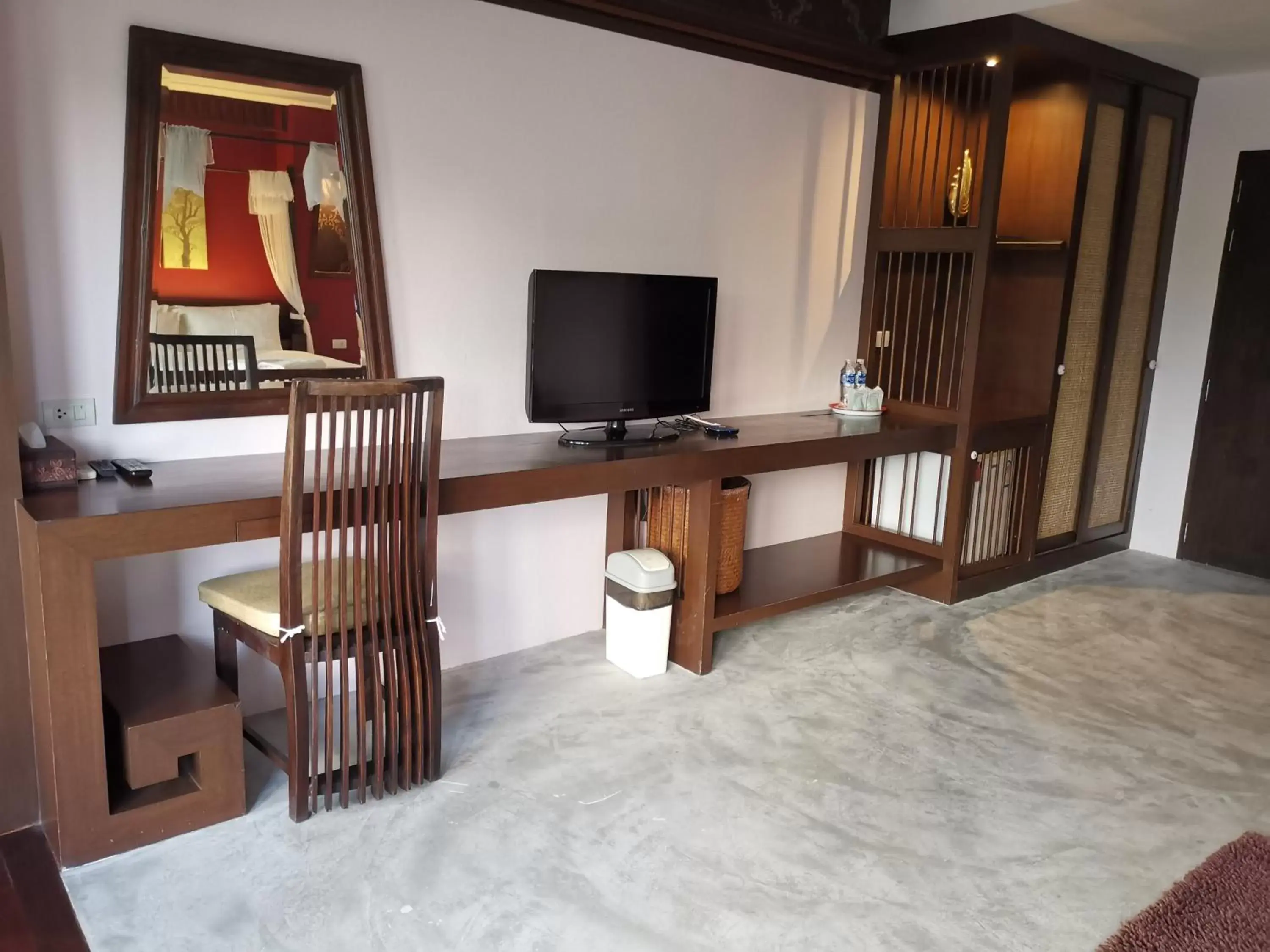 TV and multimedia, TV/Entertainment Center in Dee Andaman Hotel