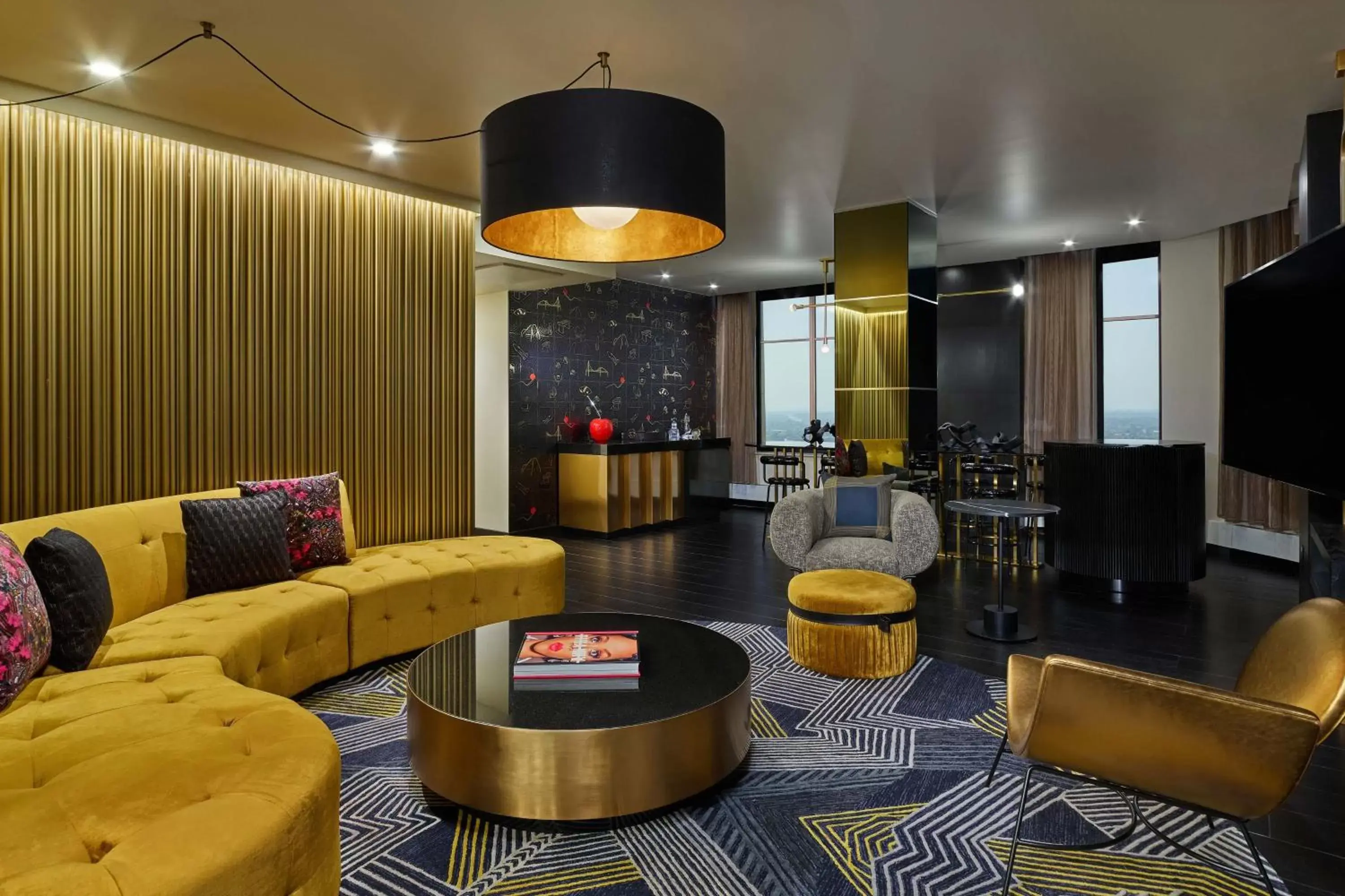 Living room, Lounge/Bar in W Minneapolis - The Foshay