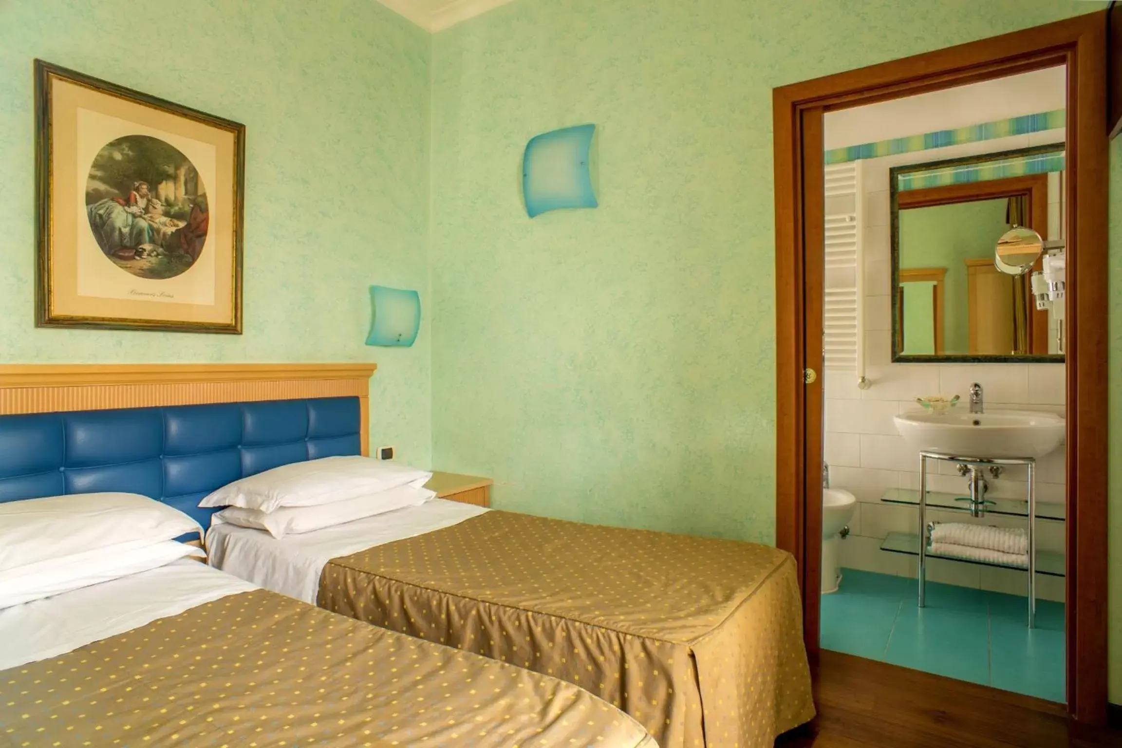 Bedroom, Bed in Hotel Piemonte